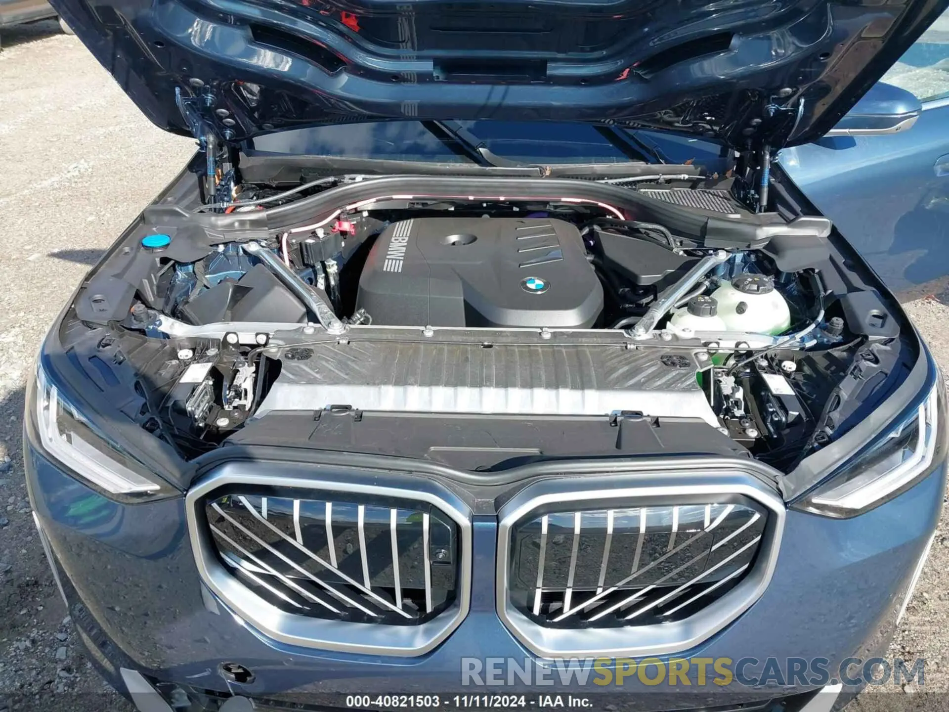 10 Photograph of a damaged car 5UX53GP08S9Y43288 BMW X3 2025