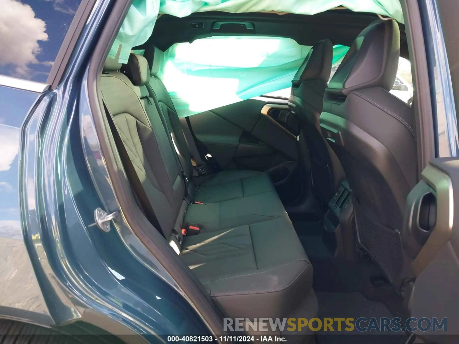 8 Photograph of a damaged car 5UX53GP08S9Y43288 BMW X3 2025