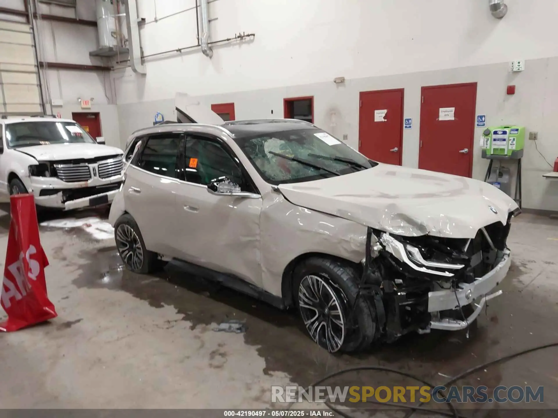 1 Photograph of a damaged car 5UX53GP08S9Z71076 BMW X3 2025