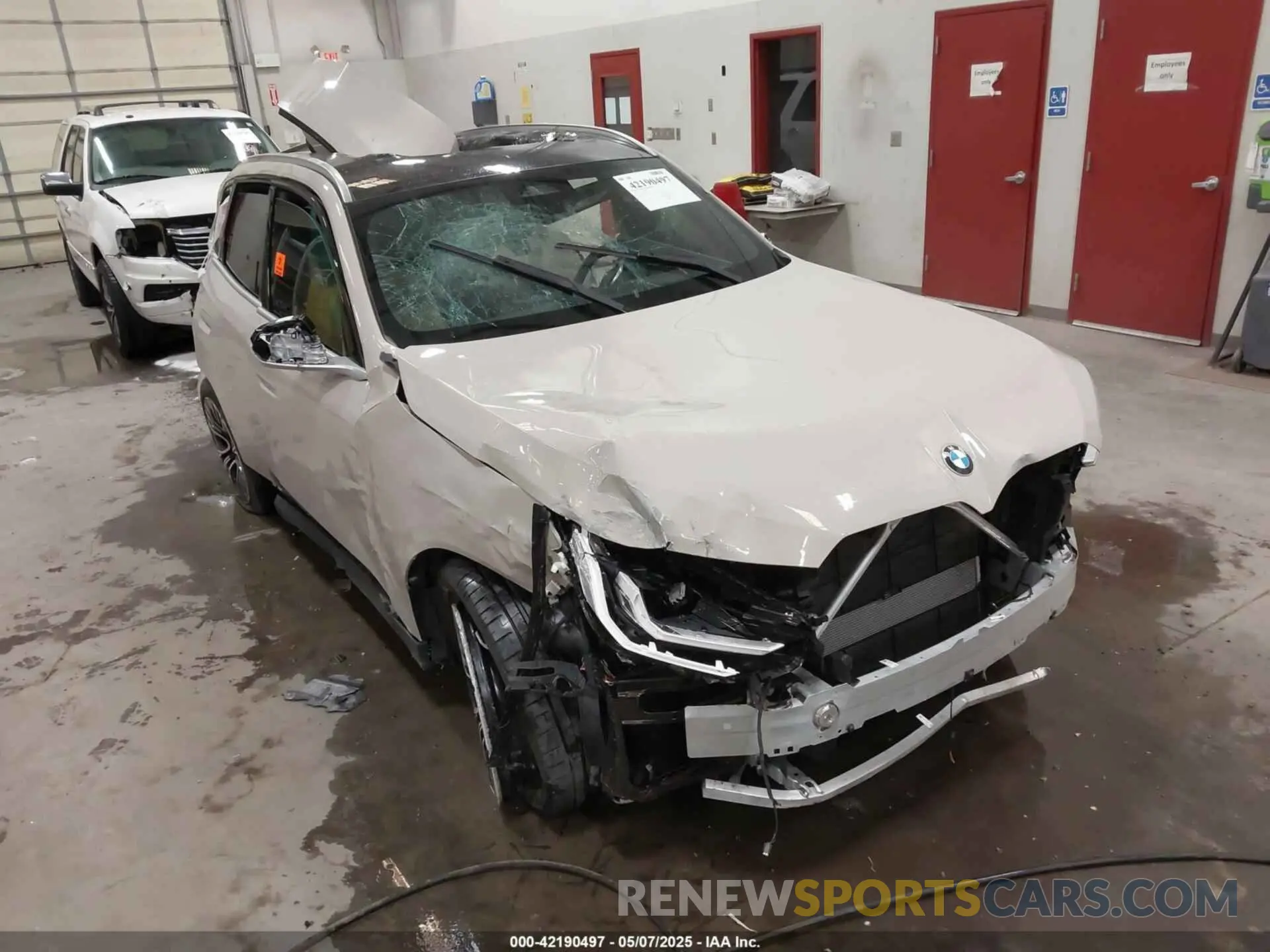 13 Photograph of a damaged car 5UX53GP08S9Z71076 BMW X3 2025