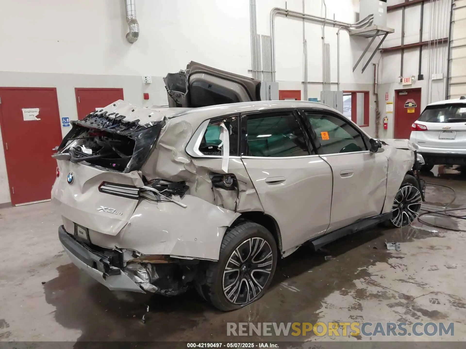 4 Photograph of a damaged car 5UX53GP08S9Z71076 BMW X3 2025