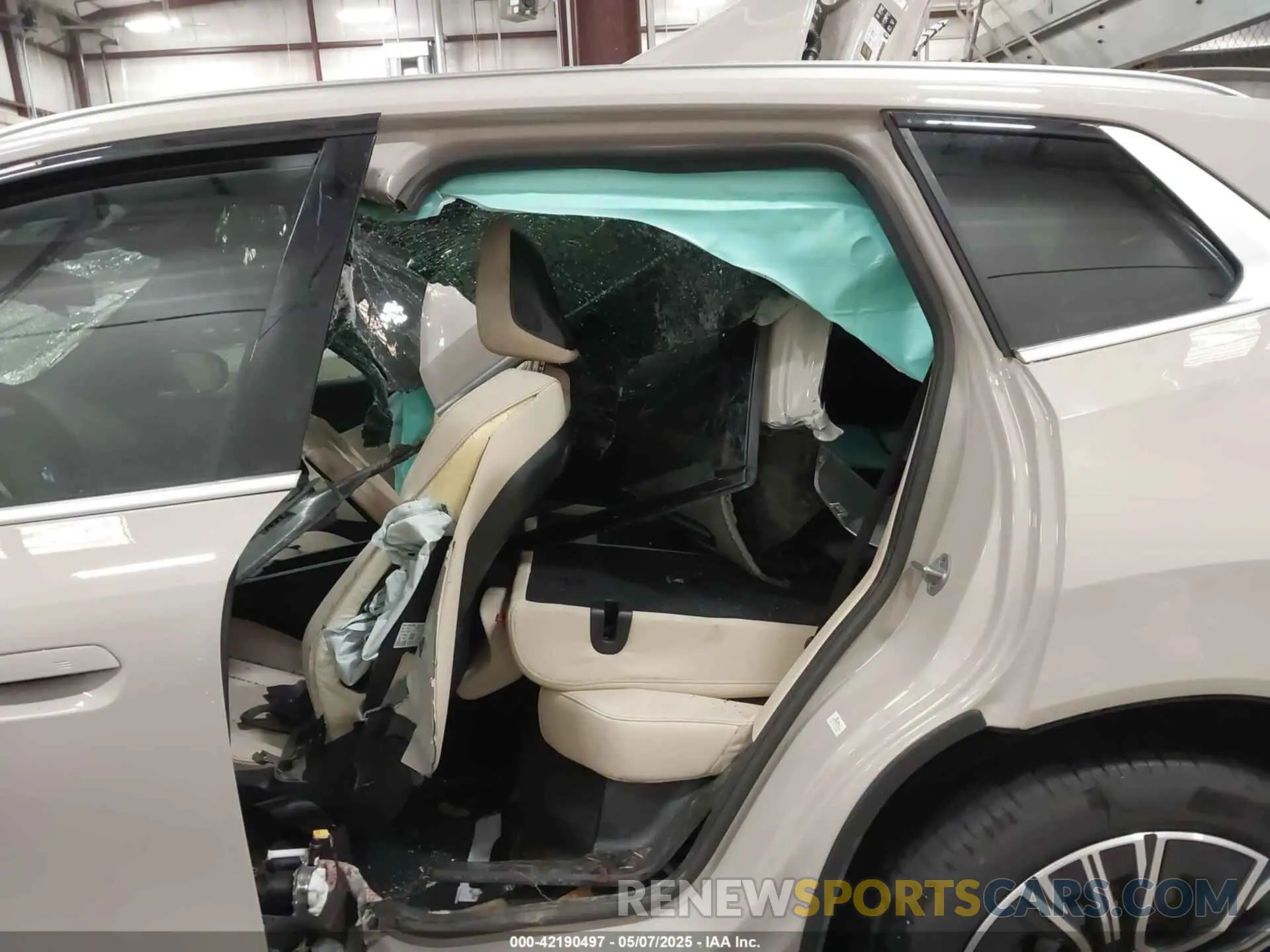 8 Photograph of a damaged car 5UX53GP08S9Z71076 BMW X3 2025
