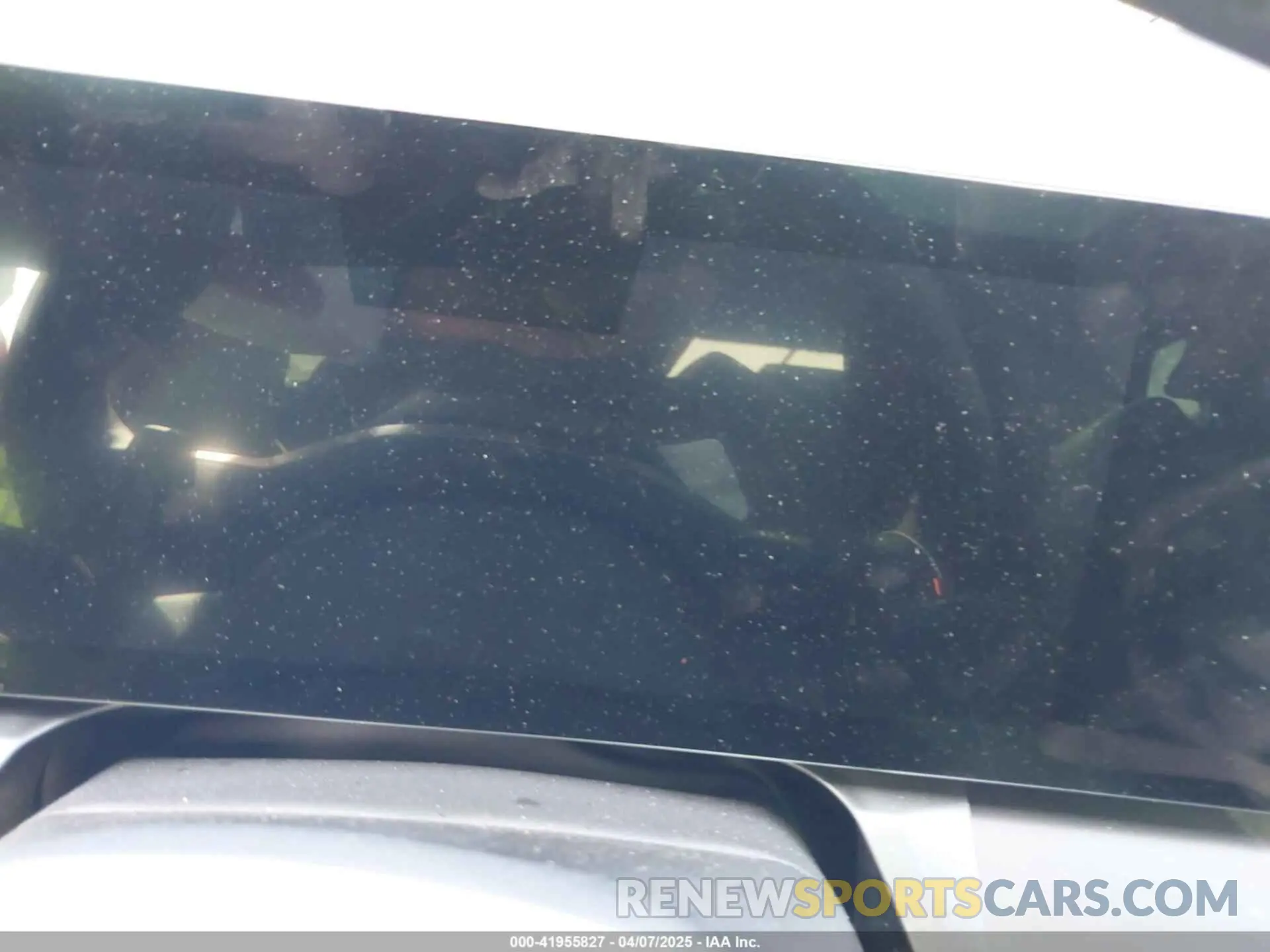 15 Photograph of a damaged car 5UX53GP09S9Y86411 BMW X3 2025