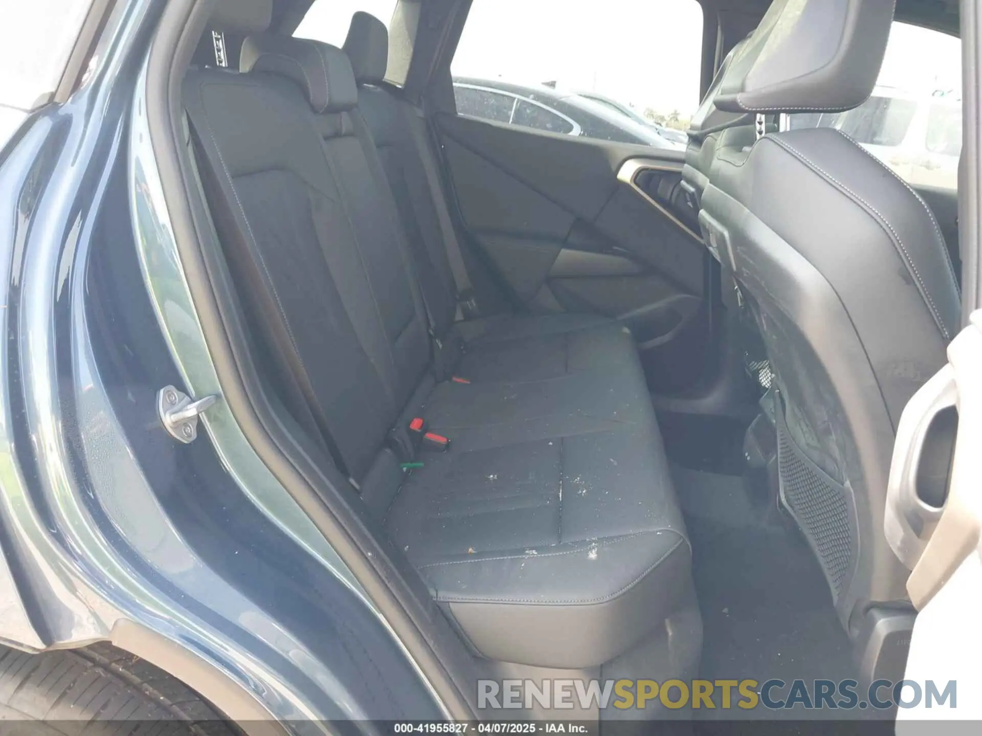 8 Photograph of a damaged car 5UX53GP09S9Y86411 BMW X3 2025