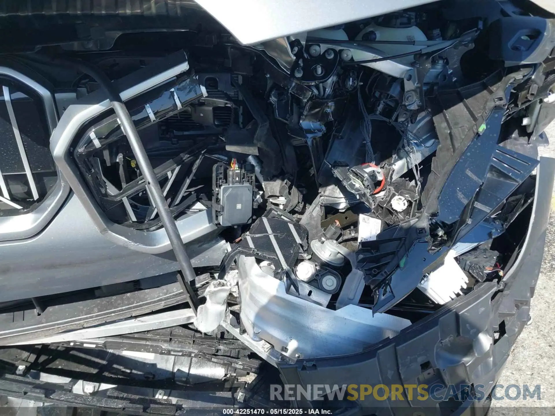 17 Photograph of a damaged car 5UX53GP09S9Y90216 BMW X3 2025
