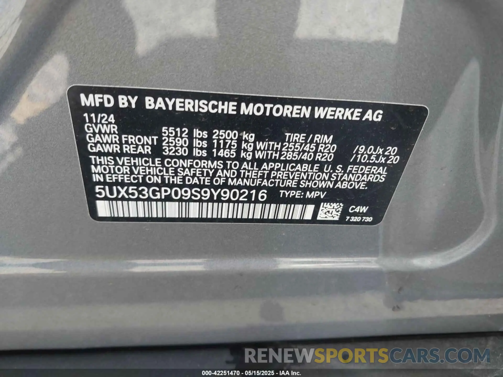 9 Photograph of a damaged car 5UX53GP09S9Y90216 BMW X3 2025