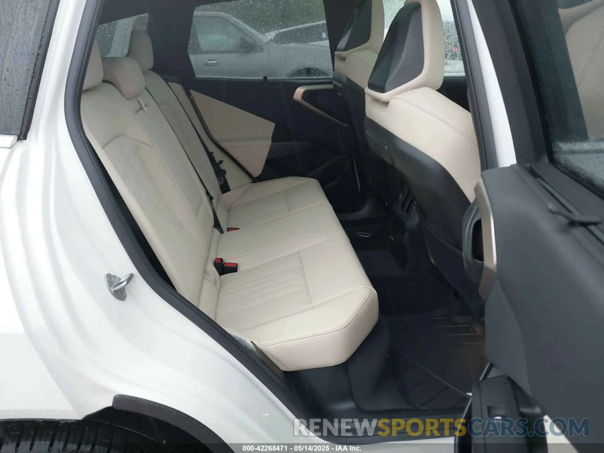 8 Photograph of a damaged car 5UX53GP09S9Z87528 BMW X3 2025