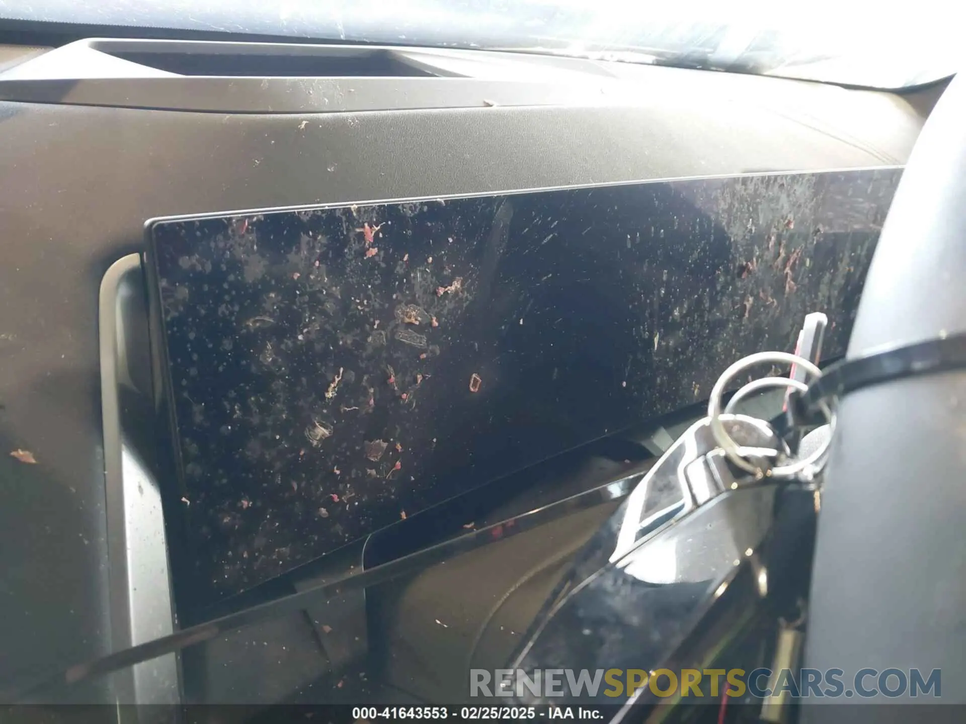 15 Photograph of a damaged car 5UX73GP06S9Y73124 BMW X3 2025