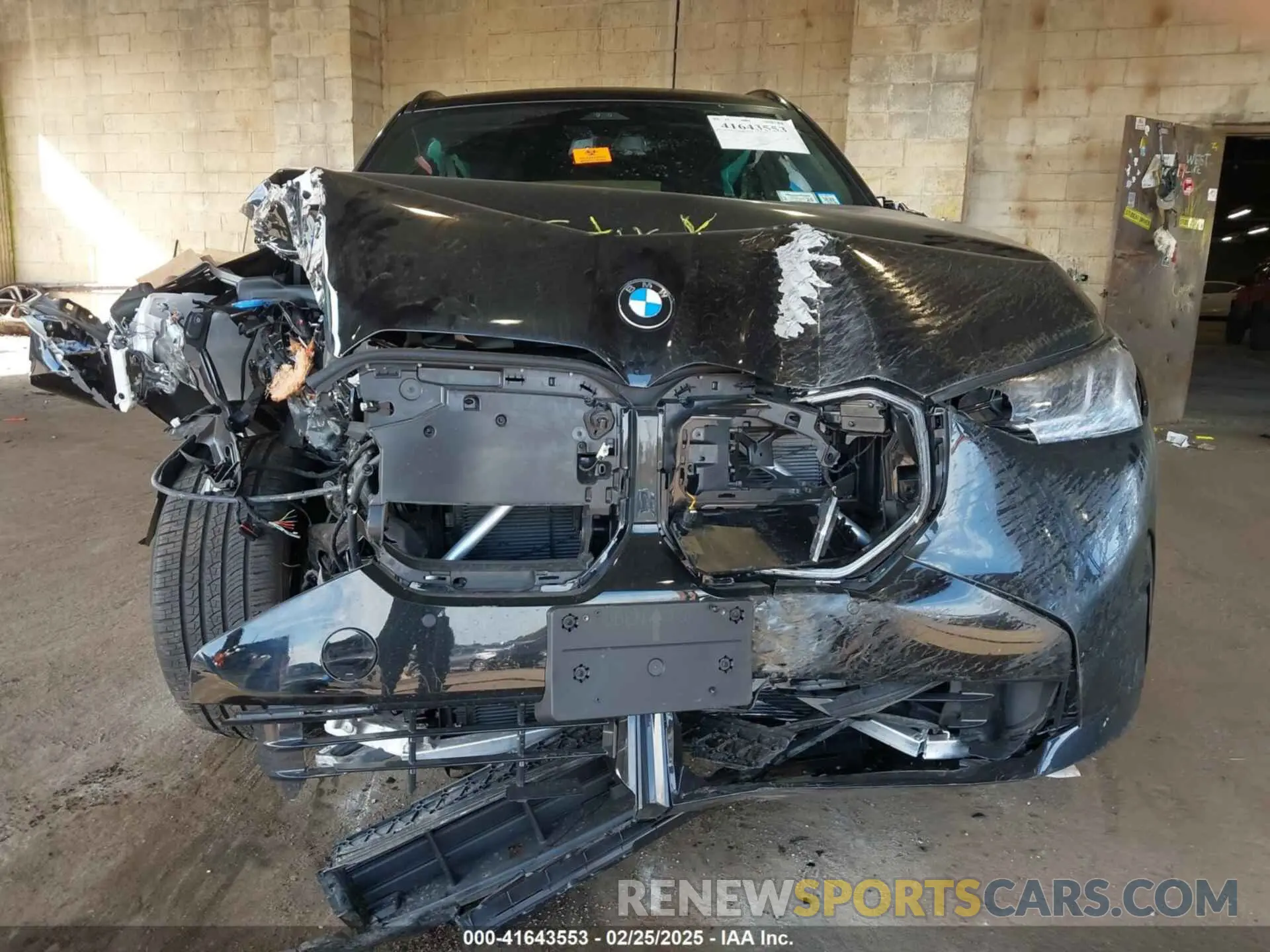 6 Photograph of a damaged car 5UX73GP06S9Y73124 BMW X3 2025