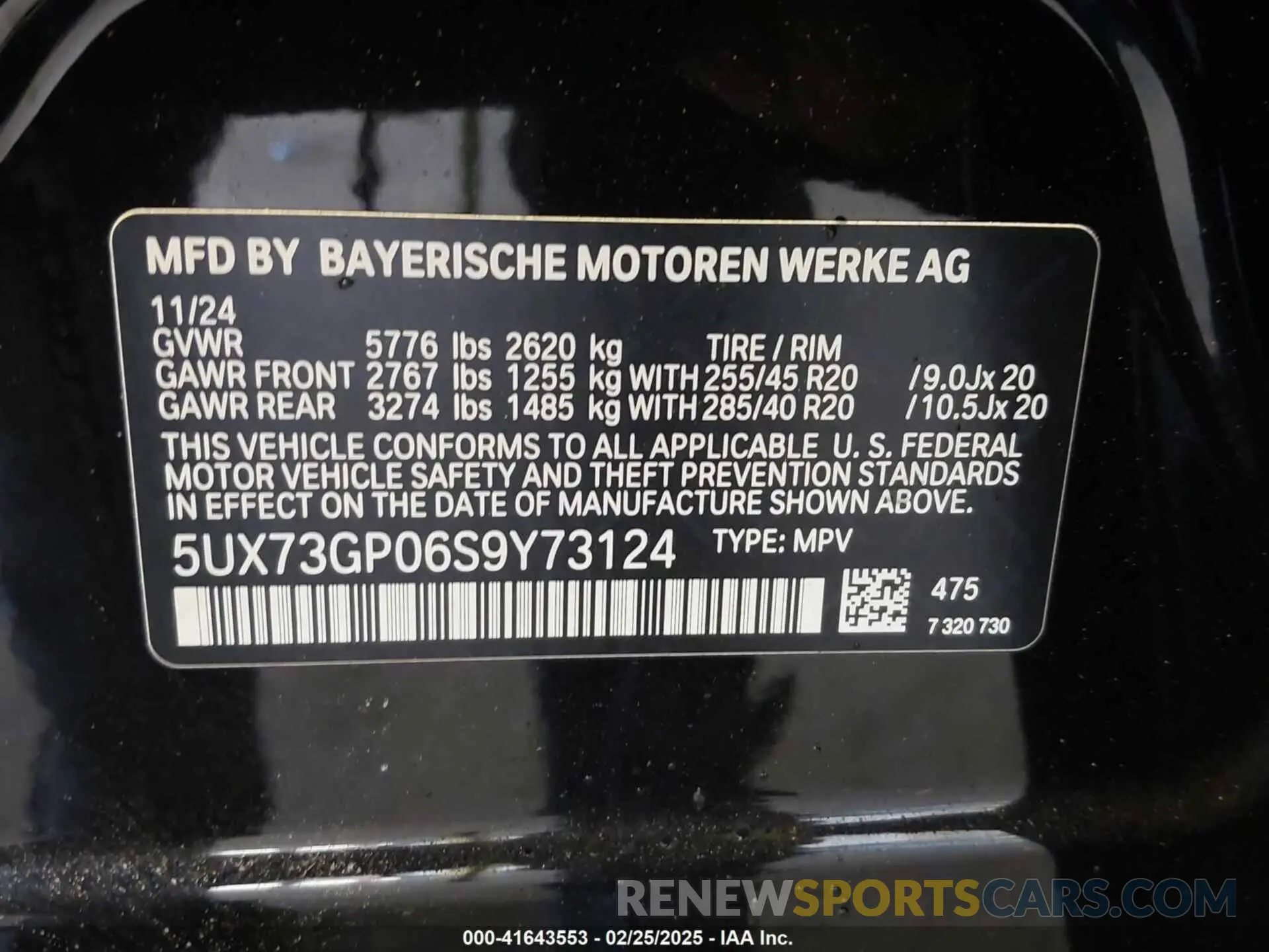 9 Photograph of a damaged car 5UX73GP06S9Y73124 BMW X3 2025