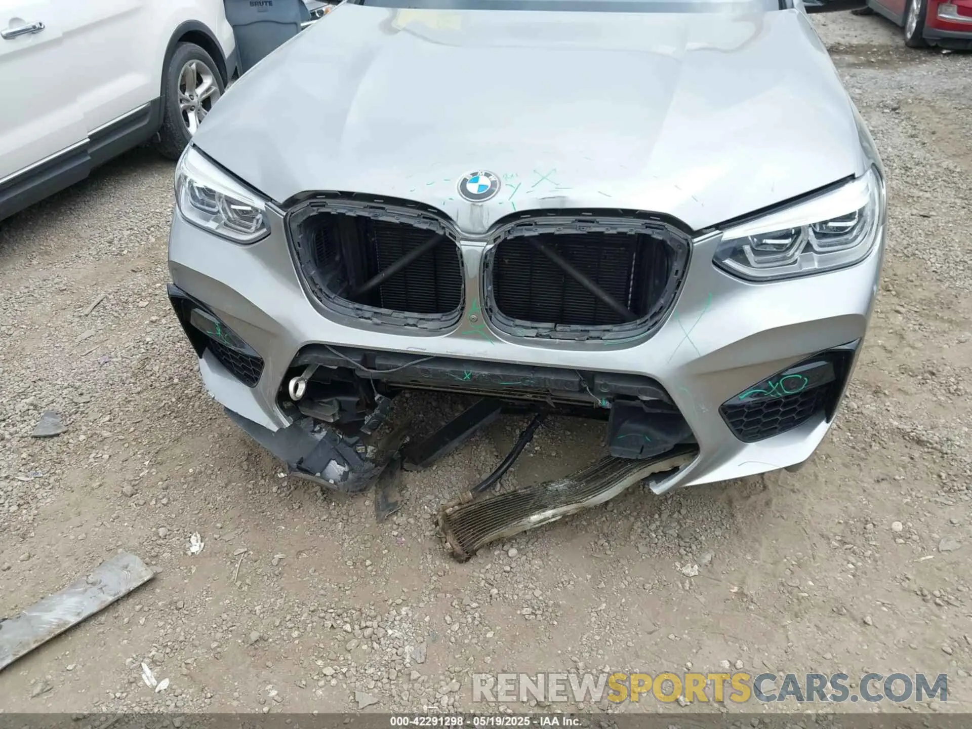 6 Photograph of a damaged car 5YMTS0C02LLT10003 BMW X3 M 2020