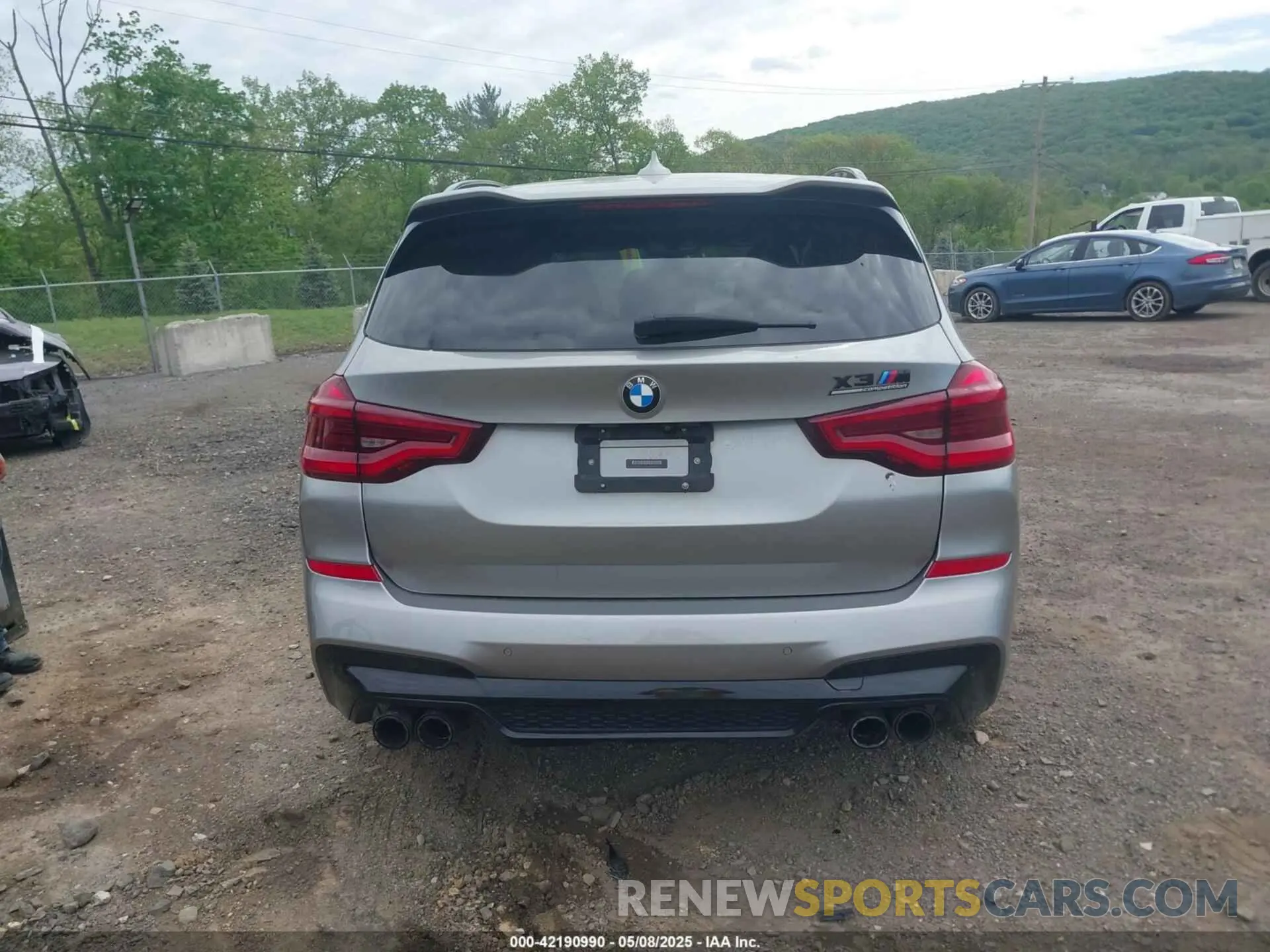 17 Photograph of a damaged car 5YMTS0C03L9C47882 BMW X3 M 2020