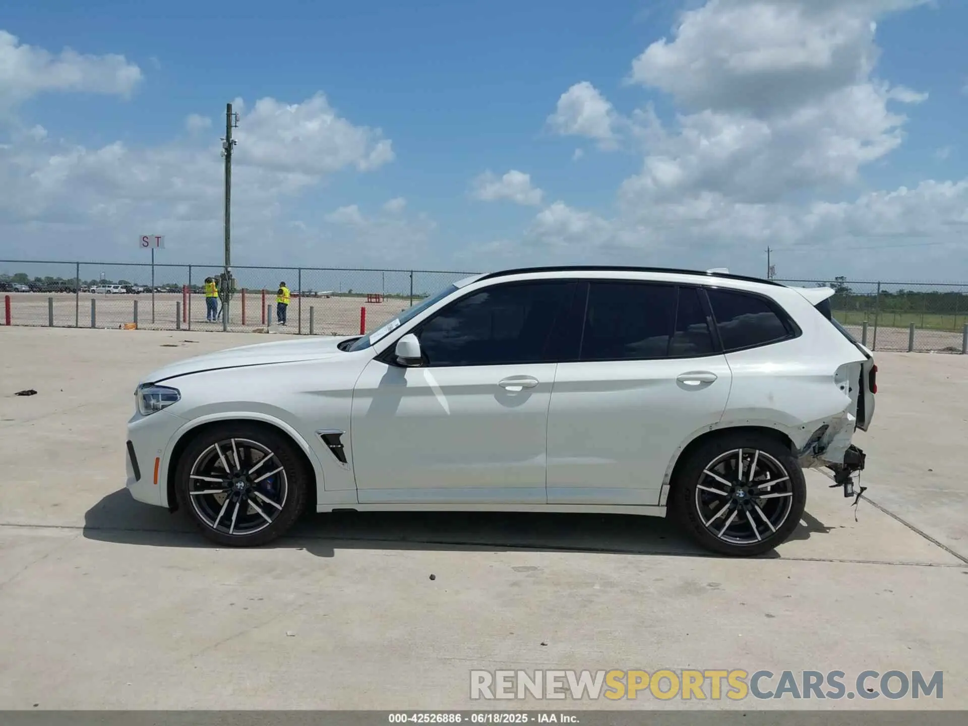 14 Photograph of a damaged car 5YMTS0C05L9C87865 BMW X3 M 2020