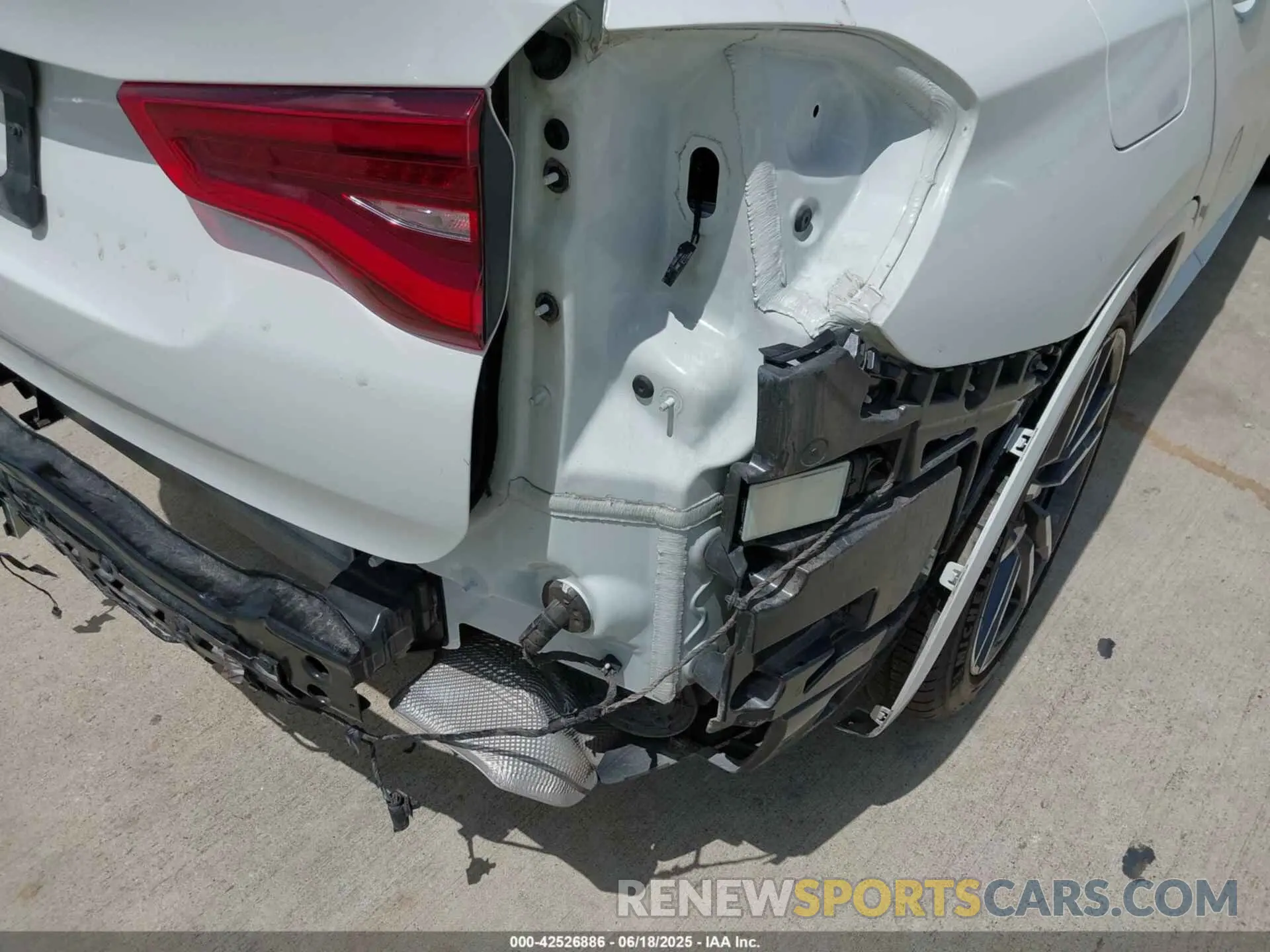 17 Photograph of a damaged car 5YMTS0C05L9C87865 BMW X3 M 2020