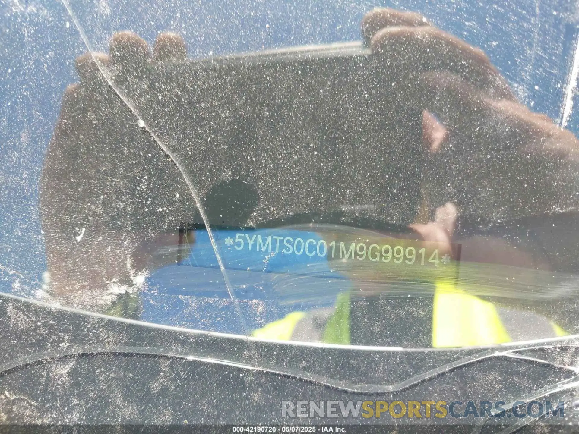 17 Photograph of a damaged car 5YMTS0C01M9G99914 BMW X3 M 2021