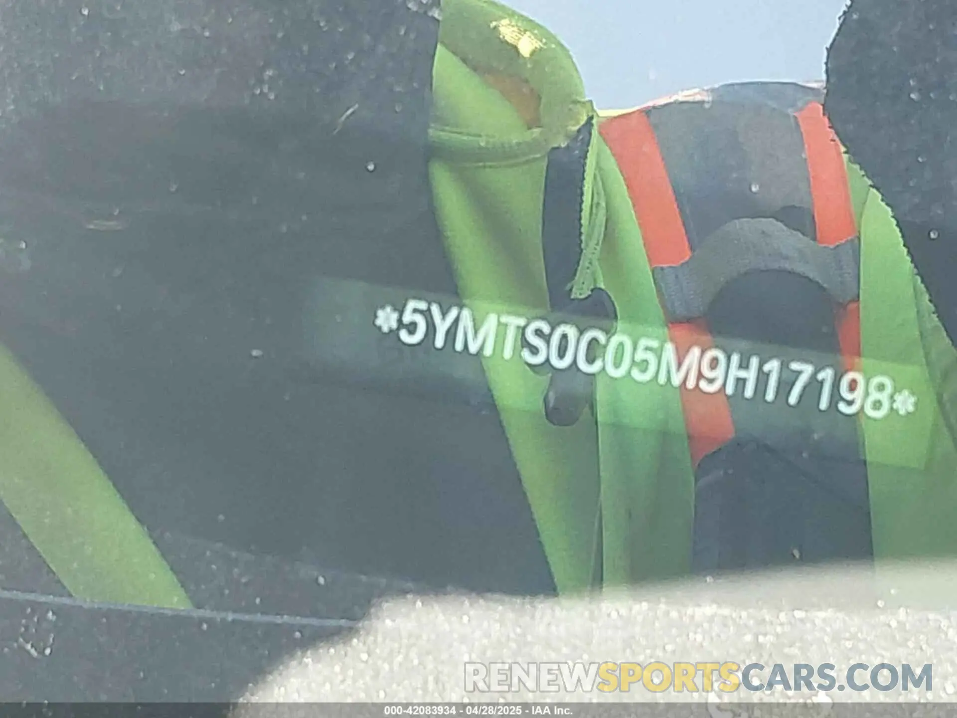 17 Photograph of a damaged car 5YMTS0C05M9H17198 BMW X3 M 2021
