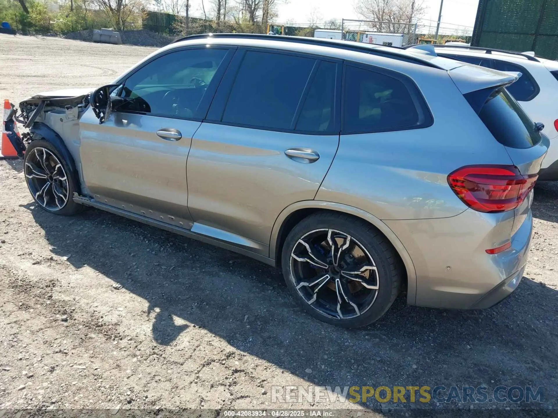 3 Photograph of a damaged car 5YMTS0C05M9H17198 BMW X3 M 2021