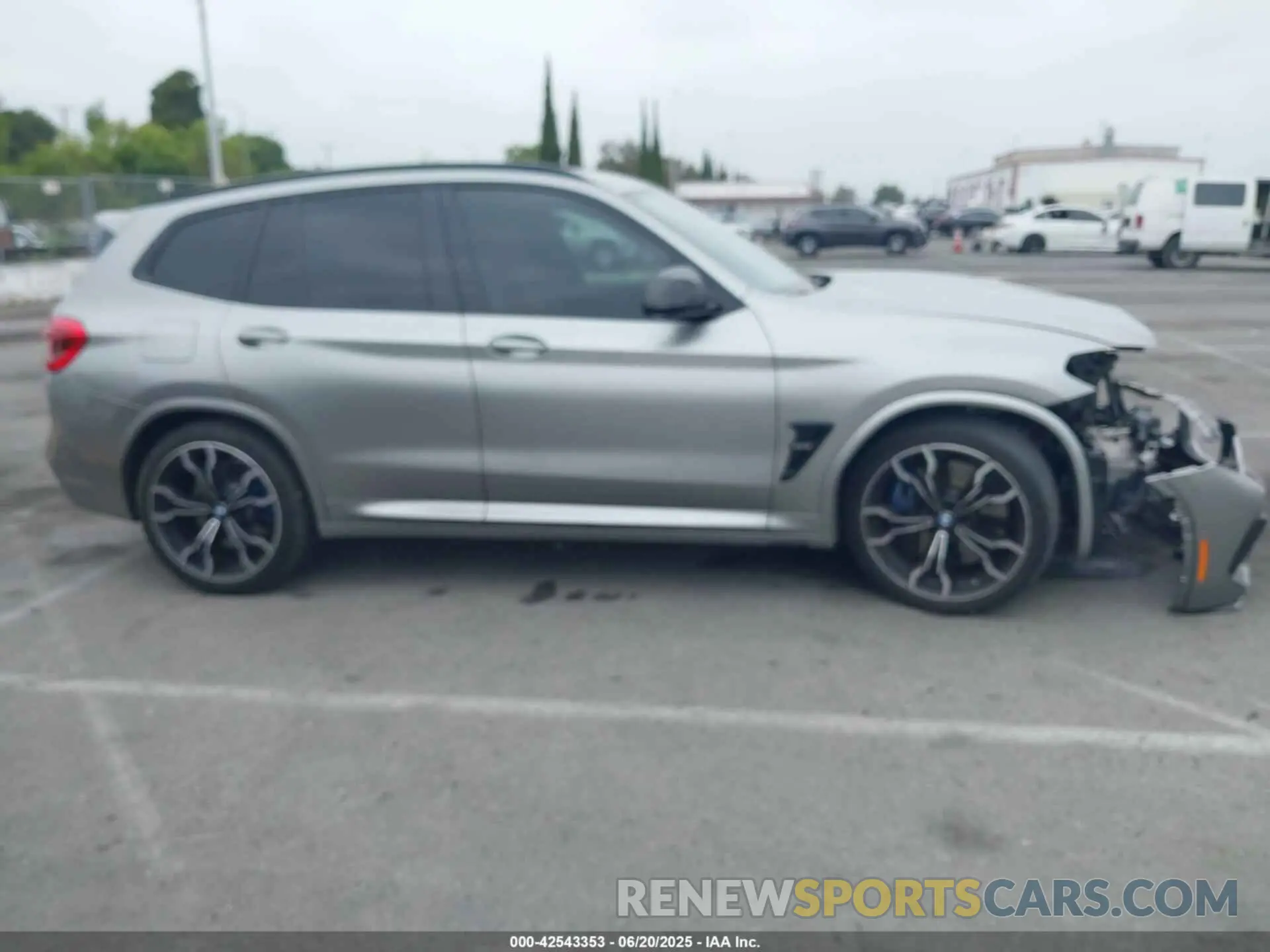 14 Photograph of a damaged car 5YMTS0C0XM9H37480 BMW X3 M 2021