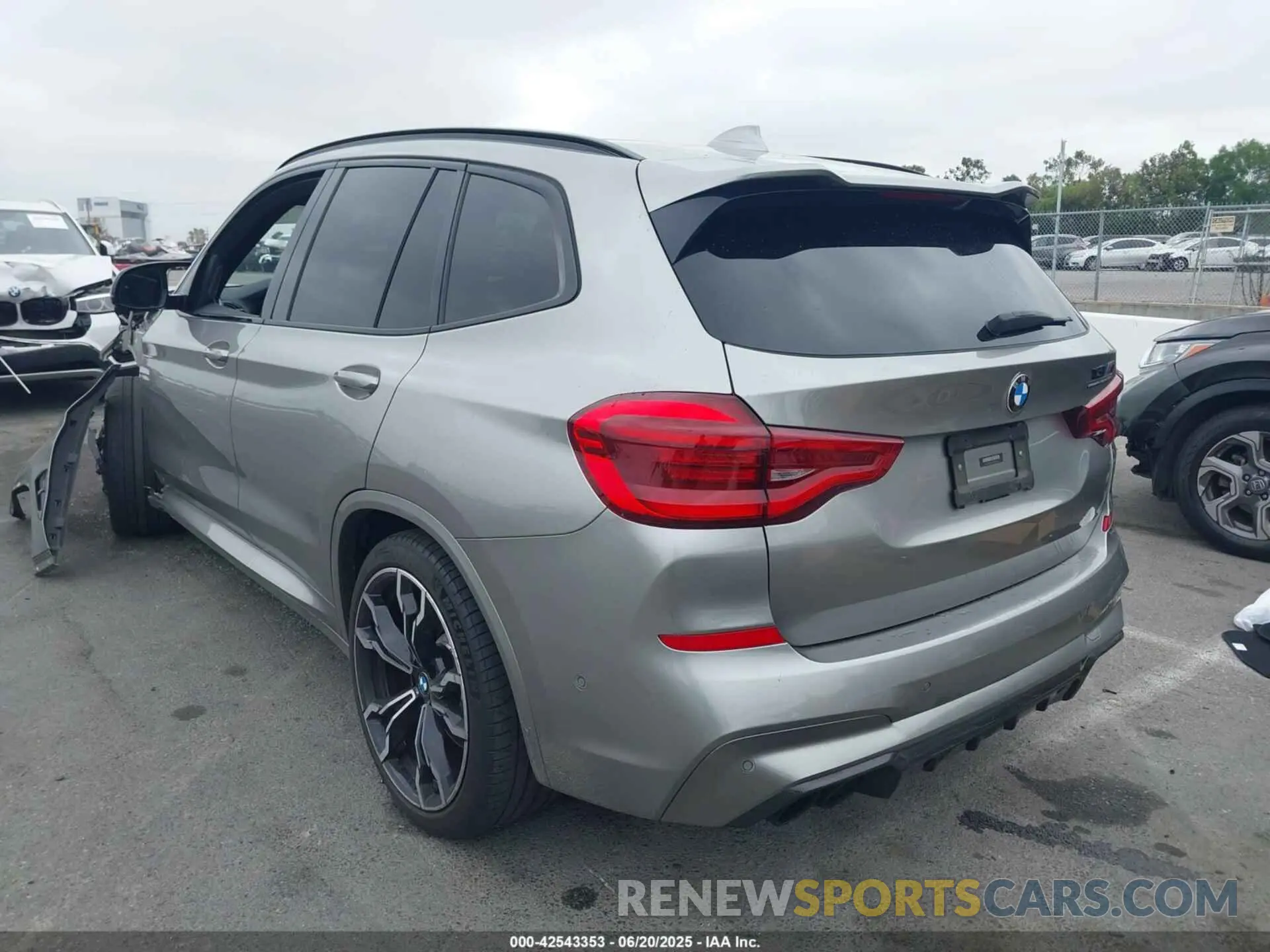 3 Photograph of a damaged car 5YMTS0C0XM9H37480 BMW X3 M 2021