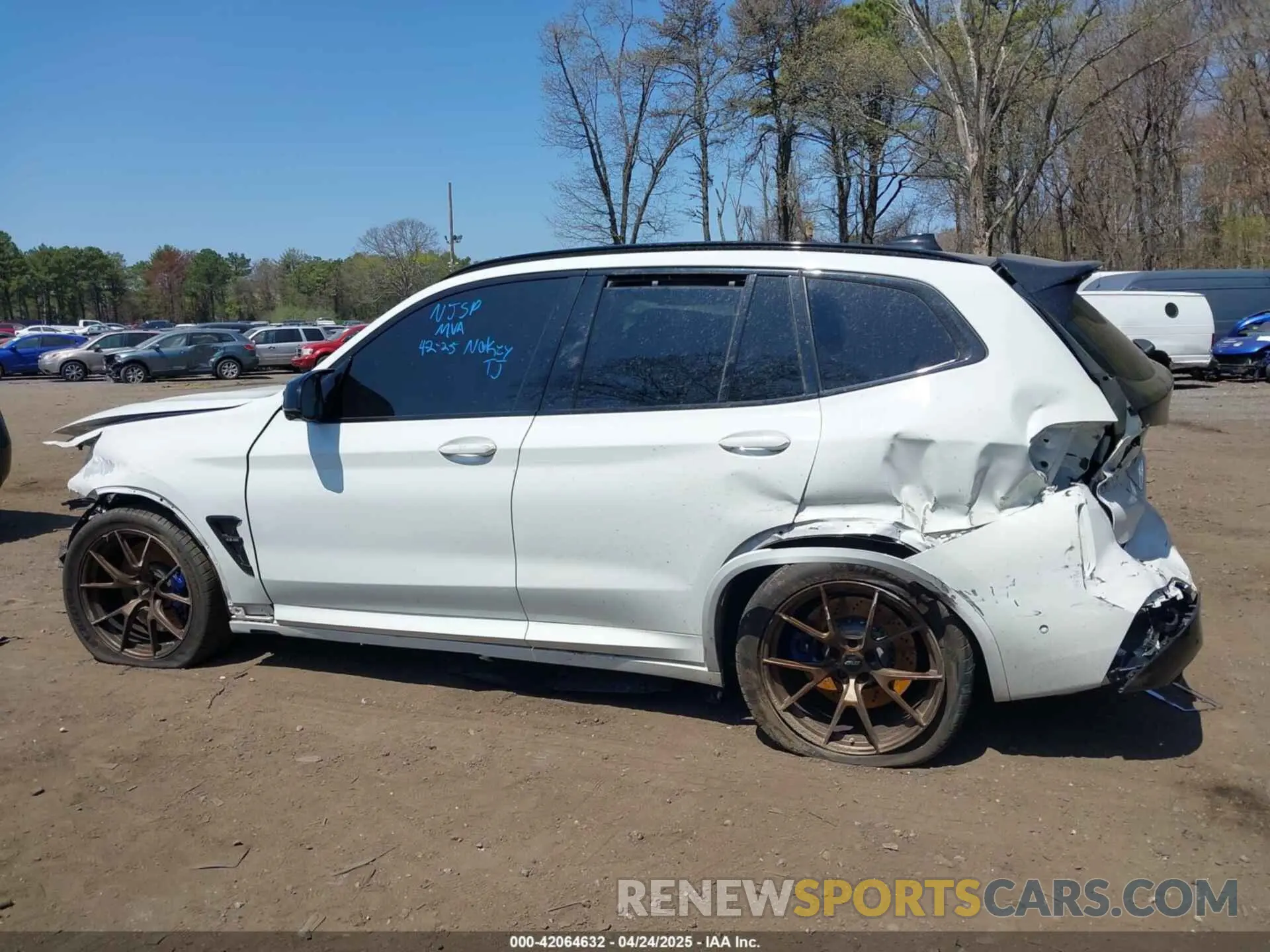14 Photograph of a damaged car 5YM13EC01N9J62914 BMW X3 M 2022
