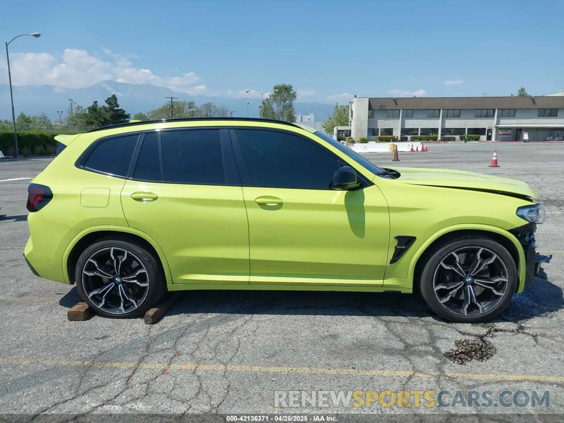 14 Photograph of a damaged car 5YM13EC02N9K07973 BMW X3 M 2022