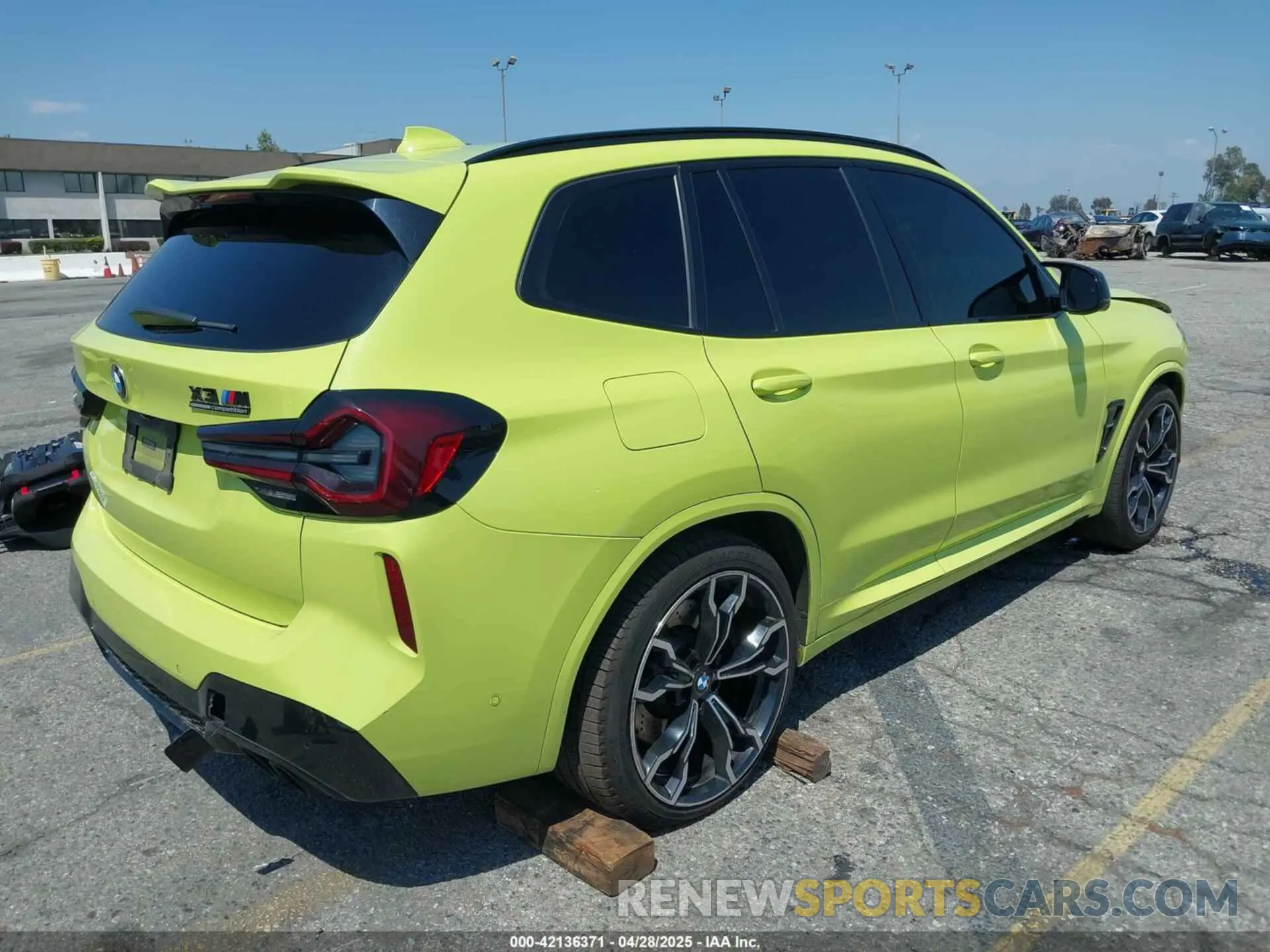 4 Photograph of a damaged car 5YM13EC02N9K07973 BMW X3 M 2022