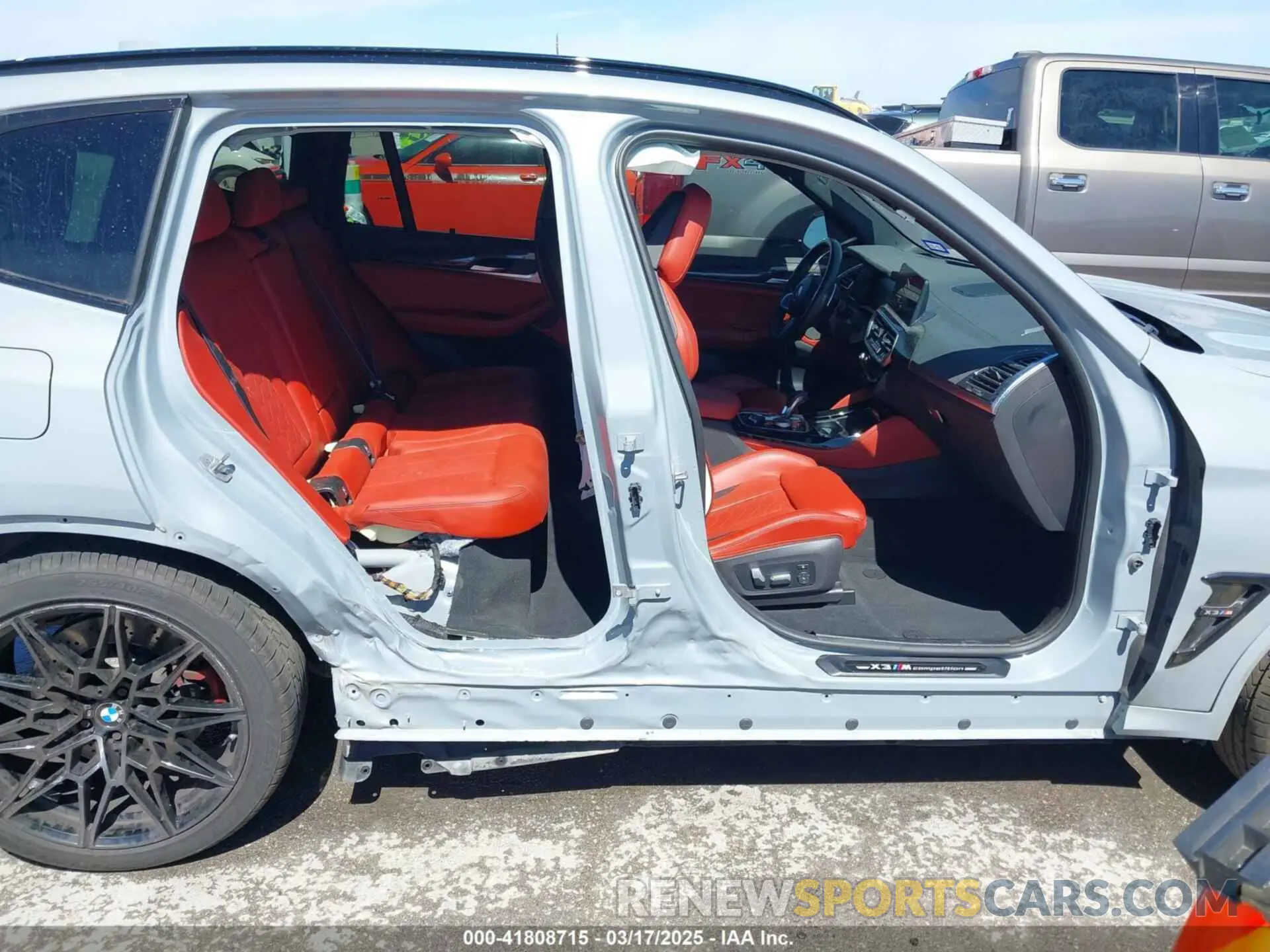 6 Photograph of a damaged car 5YM13EC03N9L12134 BMW X3 M 2022