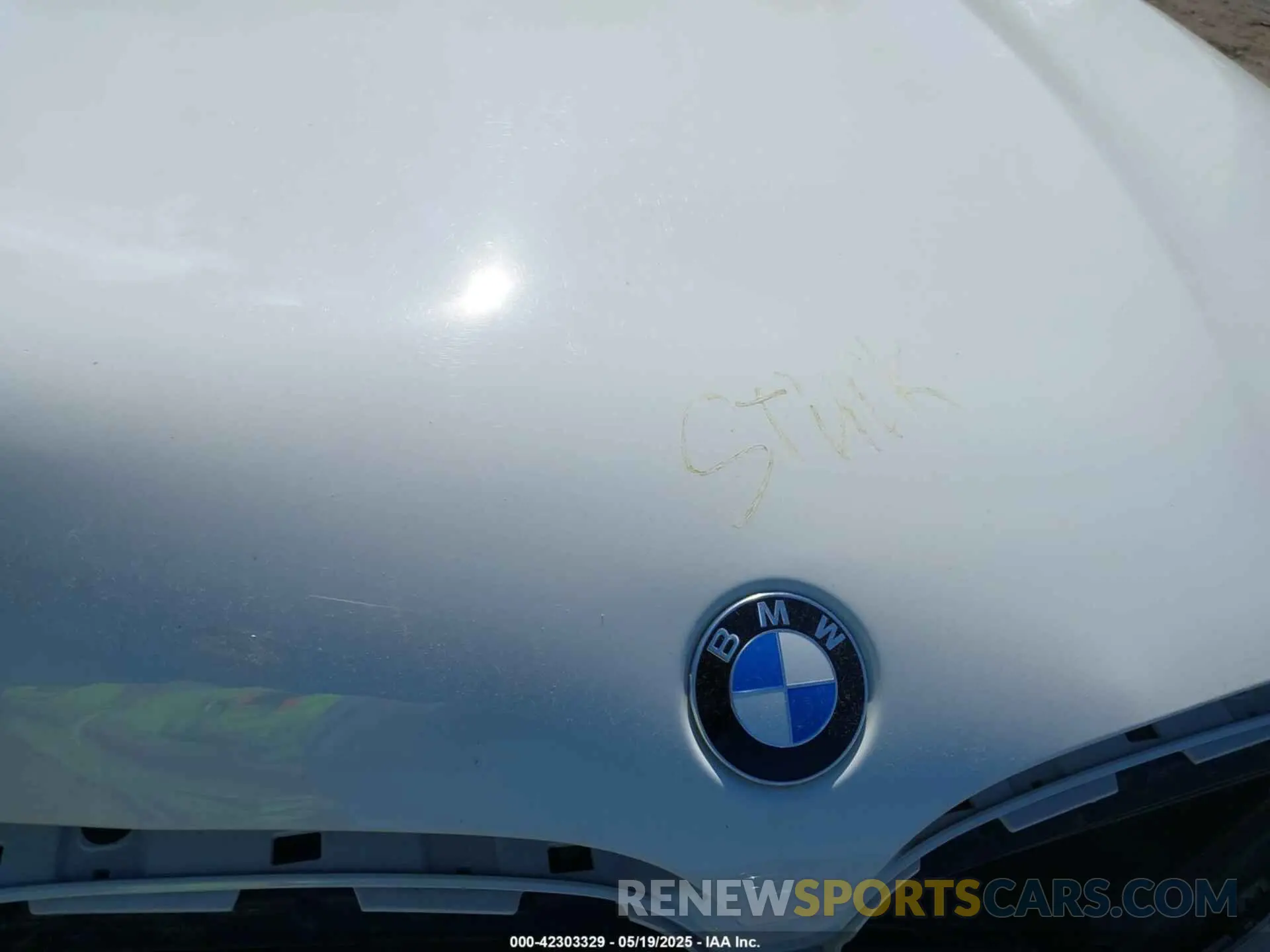10 Photograph of a damaged car 5YM13EC05N9J35019 BMW X3 M 2022