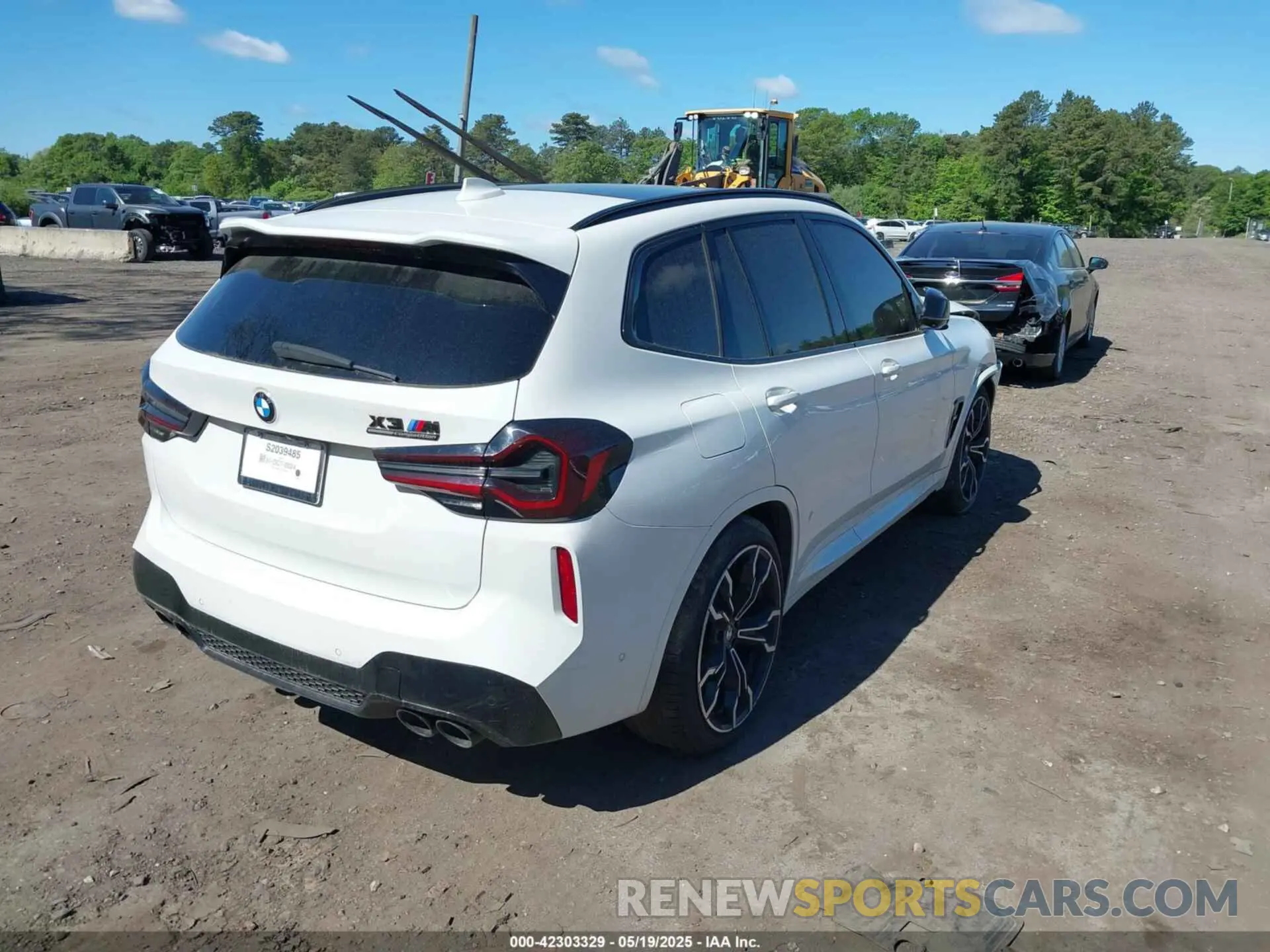 4 Photograph of a damaged car 5YM13EC05N9J35019 BMW X3 M 2022