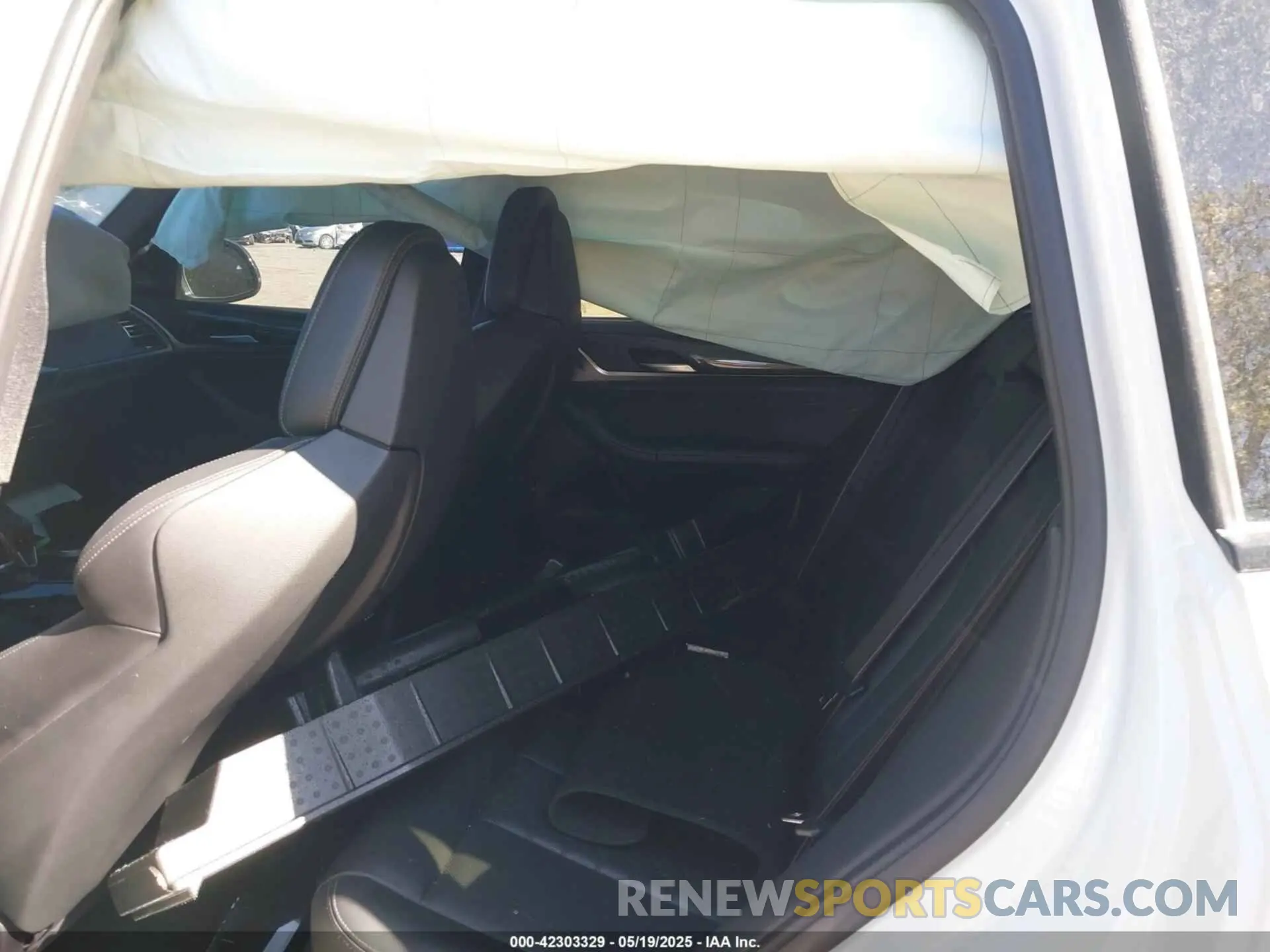 8 Photograph of a damaged car 5YM13EC05N9J35019 BMW X3 M 2022
