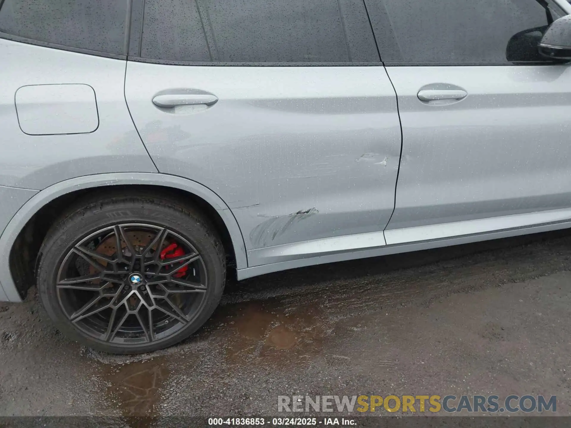 18 Photograph of a damaged car 5YM13EC00R9W09223 BMW X3 M 2024