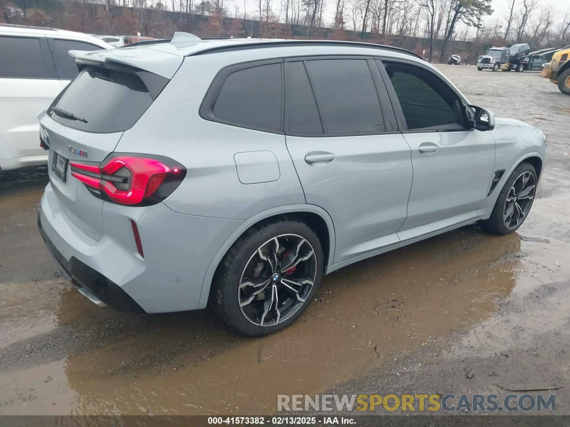 4 Photograph of a damaged car 5YM13EC05R9U21409 BMW X3 M 2024