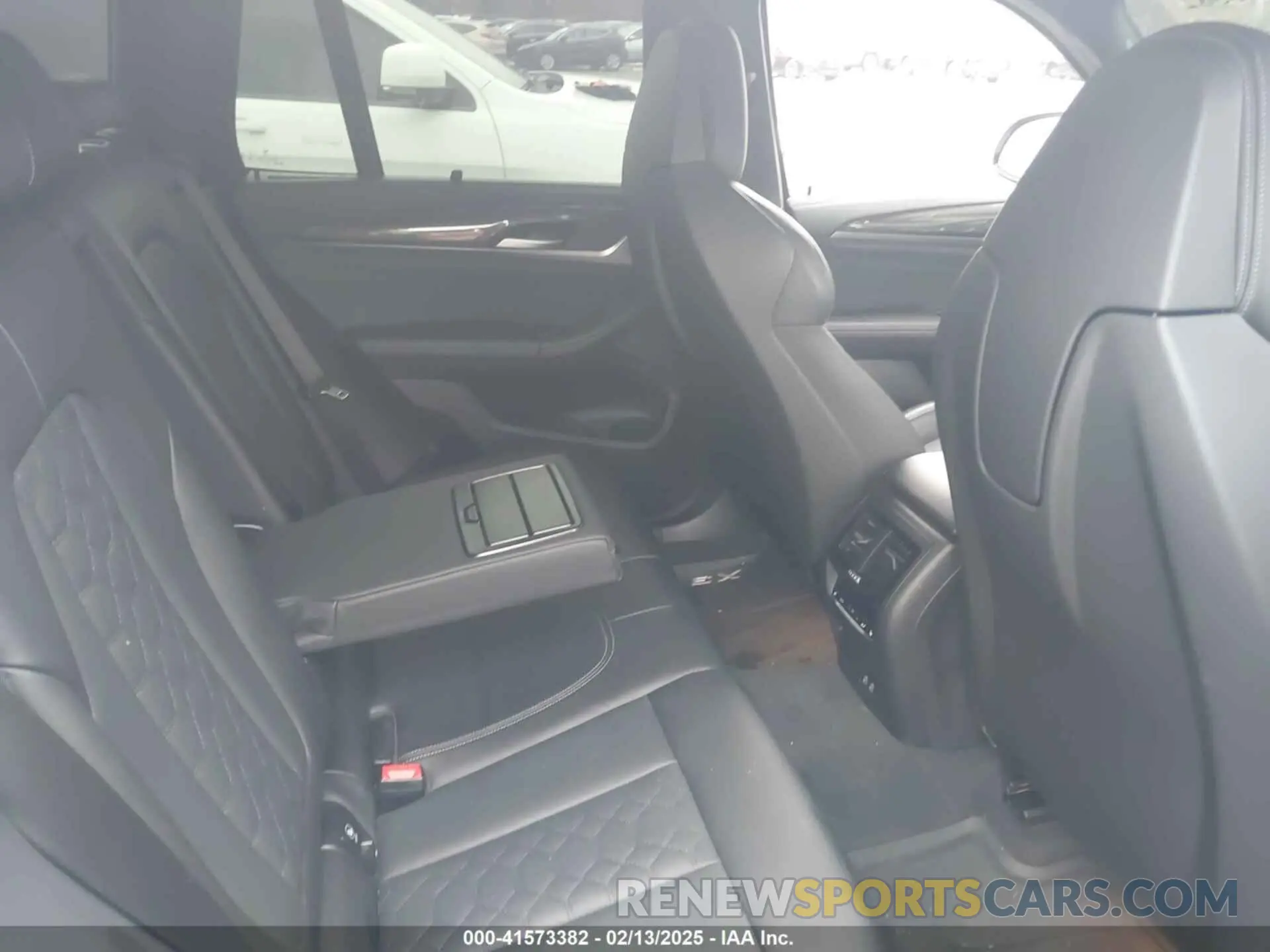 8 Photograph of a damaged car 5YM13EC05R9U21409 BMW X3 M 2024