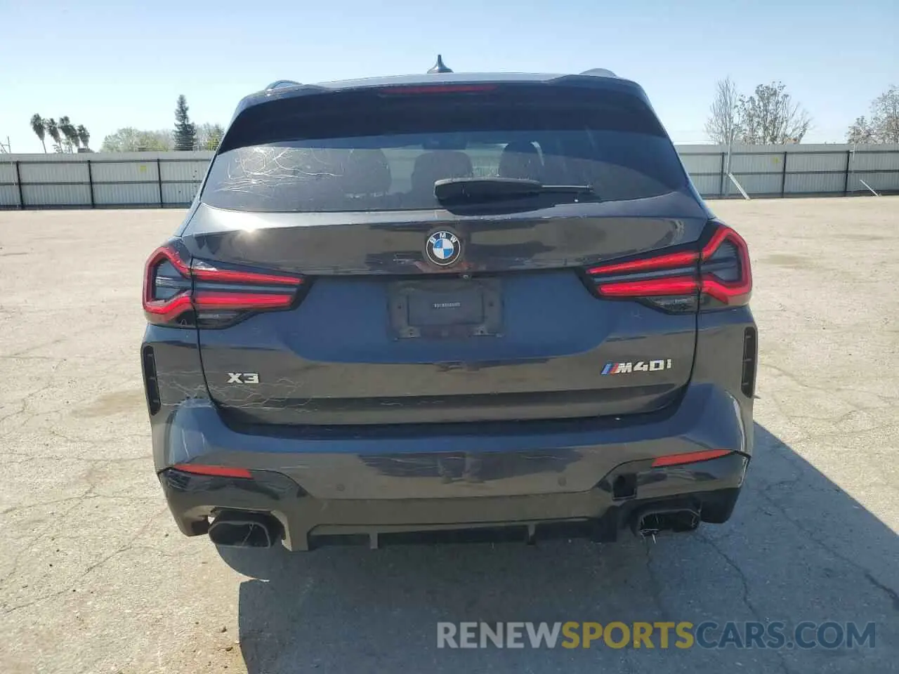 6 Photograph of a damaged car 5UX83DP06N9J37372 BMW X3 M40I 2022