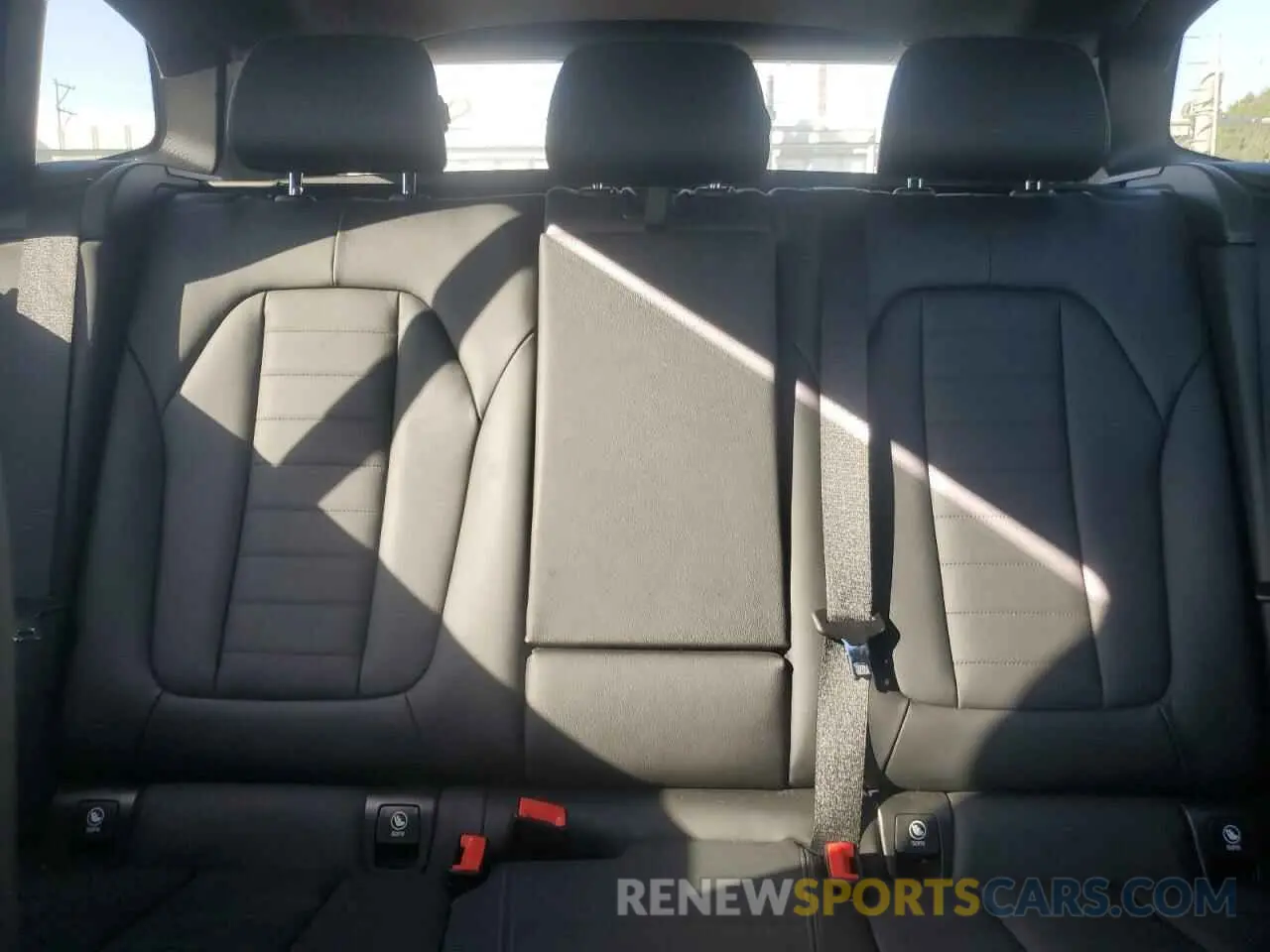 10 Photograph of a damaged car 5UX83DP06N9K23653 BMW X3 M40I 2022