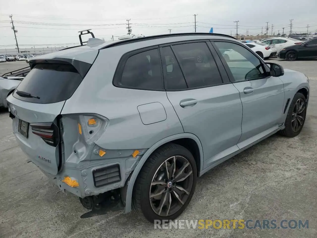 3 Photograph of a damaged car 5UX83DP02P9P42122 BMW X3 M40I 2023
