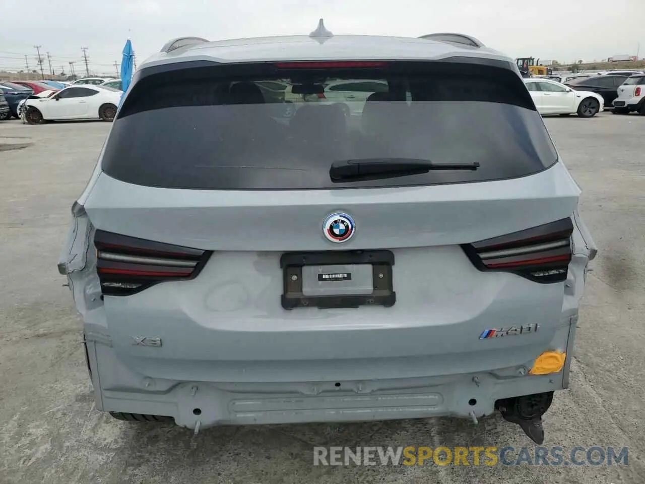6 Photograph of a damaged car 5UX83DP02P9P42122 BMW X3 M40I 2023