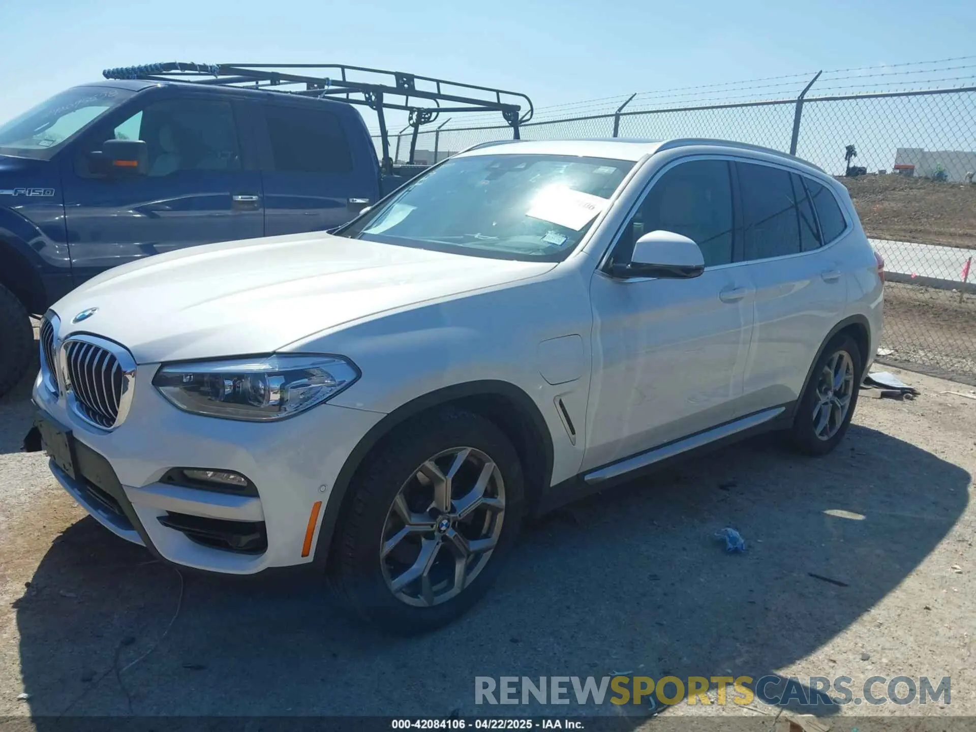 2 Photograph of a damaged car 5UXTS1C02M9F71923 BMW X3 PHEV 2021