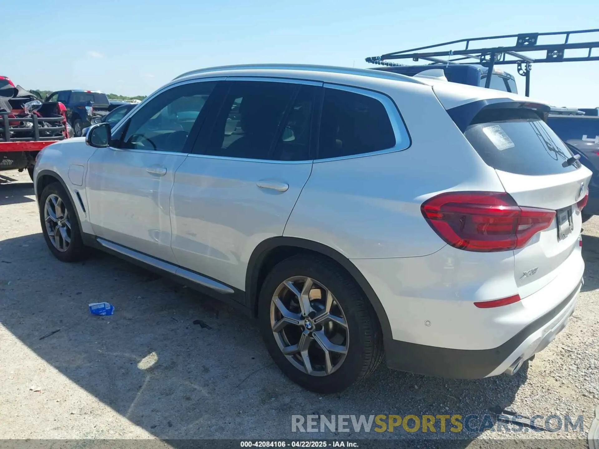 3 Photograph of a damaged car 5UXTS1C02M9F71923 BMW X3 PHEV 2021