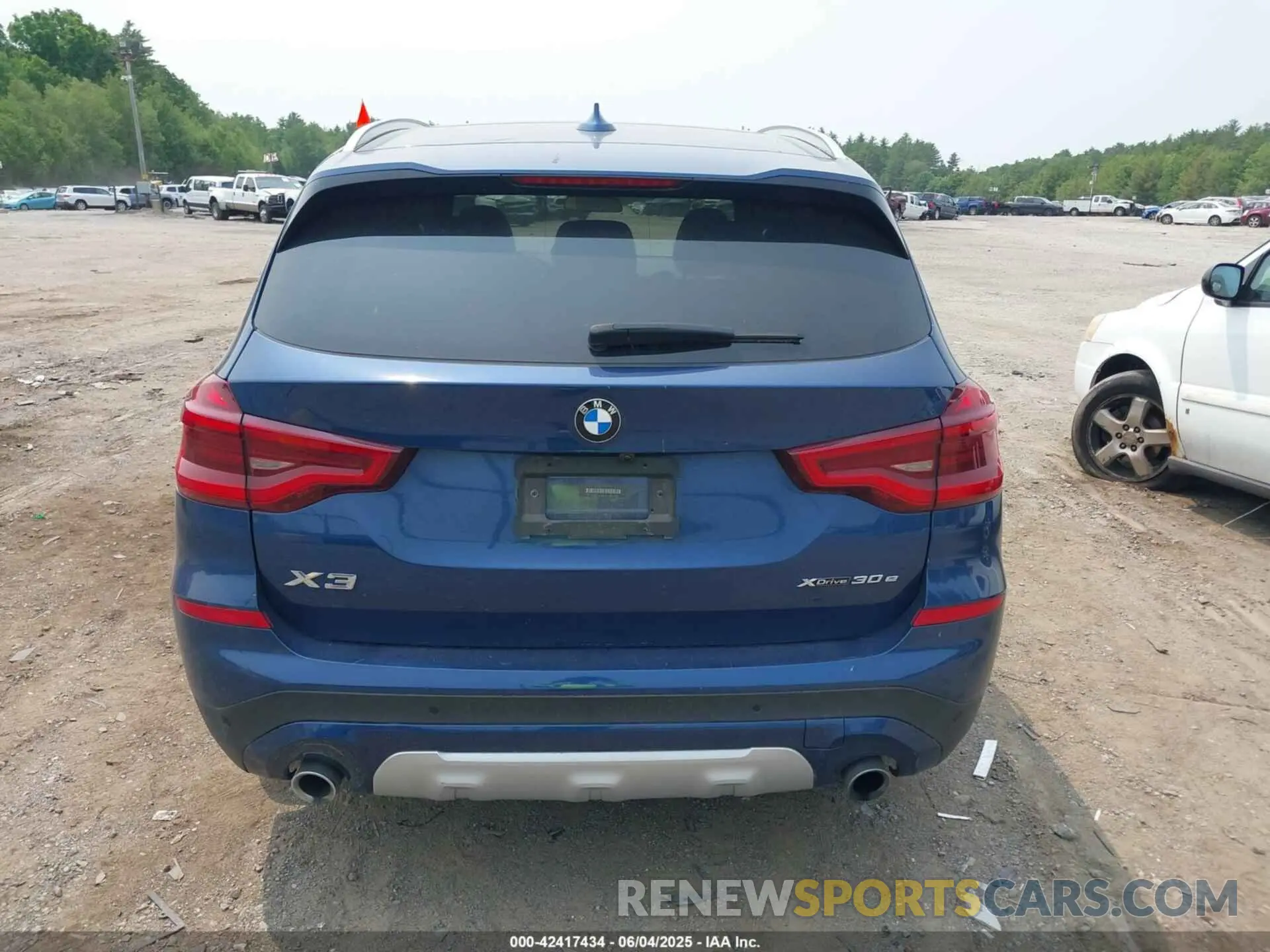 16 Photograph of a damaged car 5UXTS1C04M9E30643 BMW X3 PHEV 2021