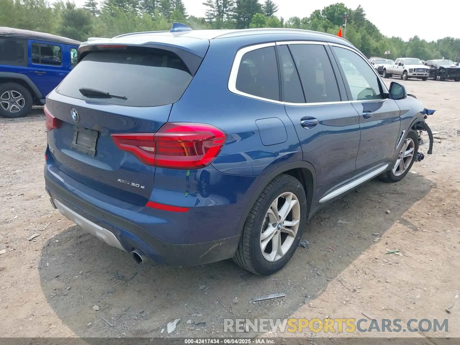4 Photograph of a damaged car 5UXTS1C04M9E30643 BMW X3 PHEV 2021