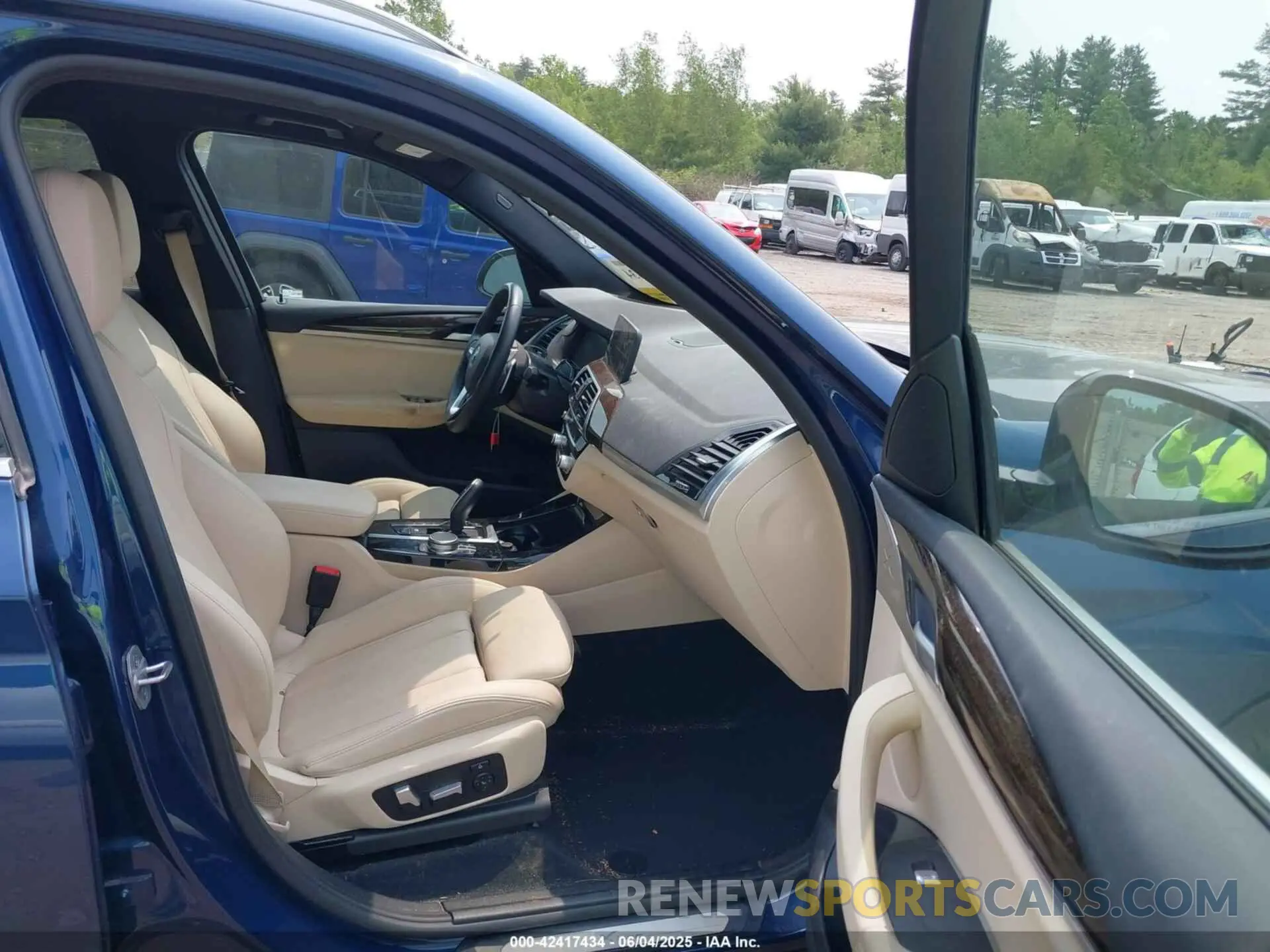 5 Photograph of a damaged car 5UXTS1C04M9E30643 BMW X3 PHEV 2021