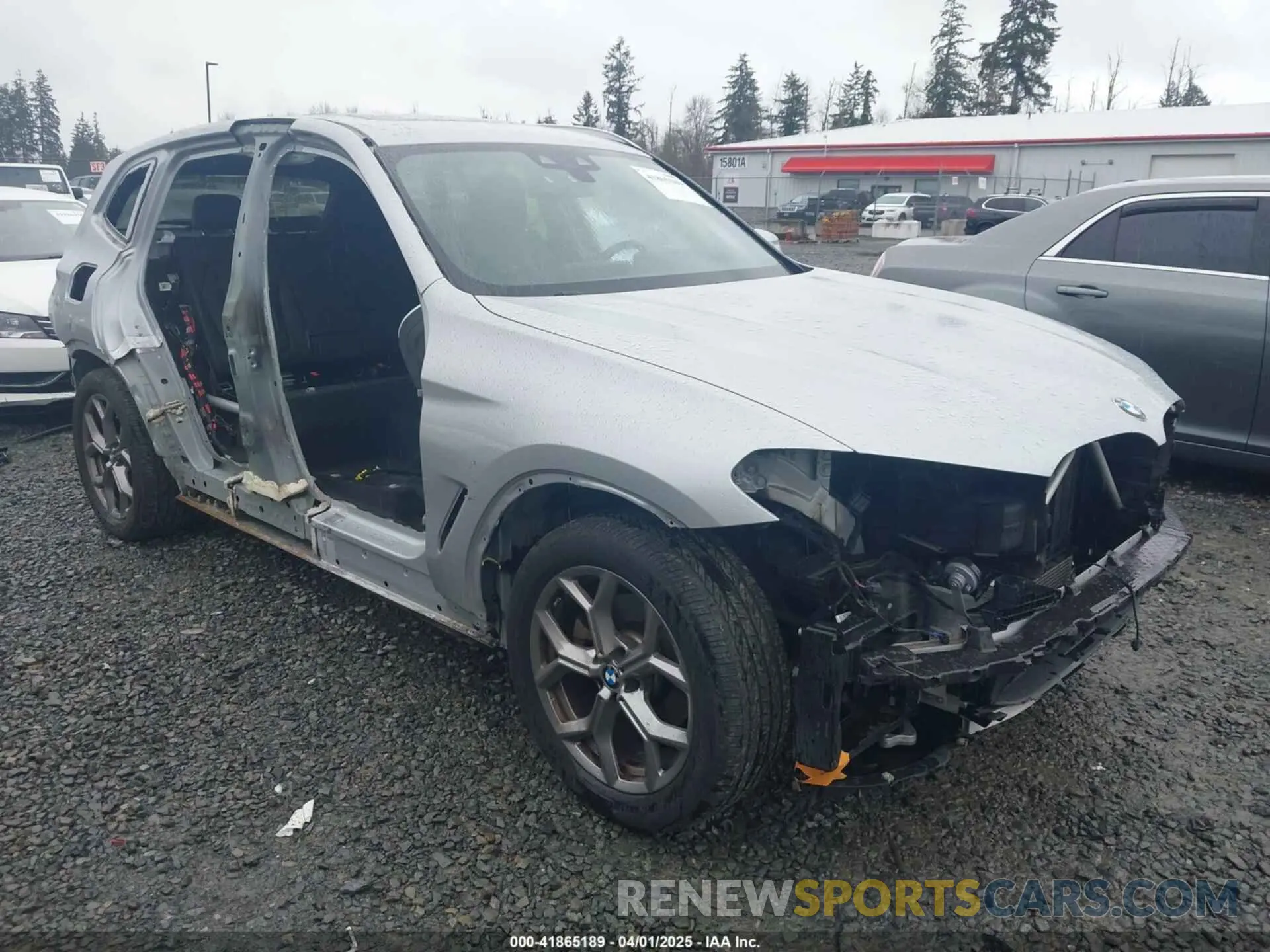1 Photograph of a damaged car 5UXTS1C05M9F20190 BMW X3 PHEV 2021