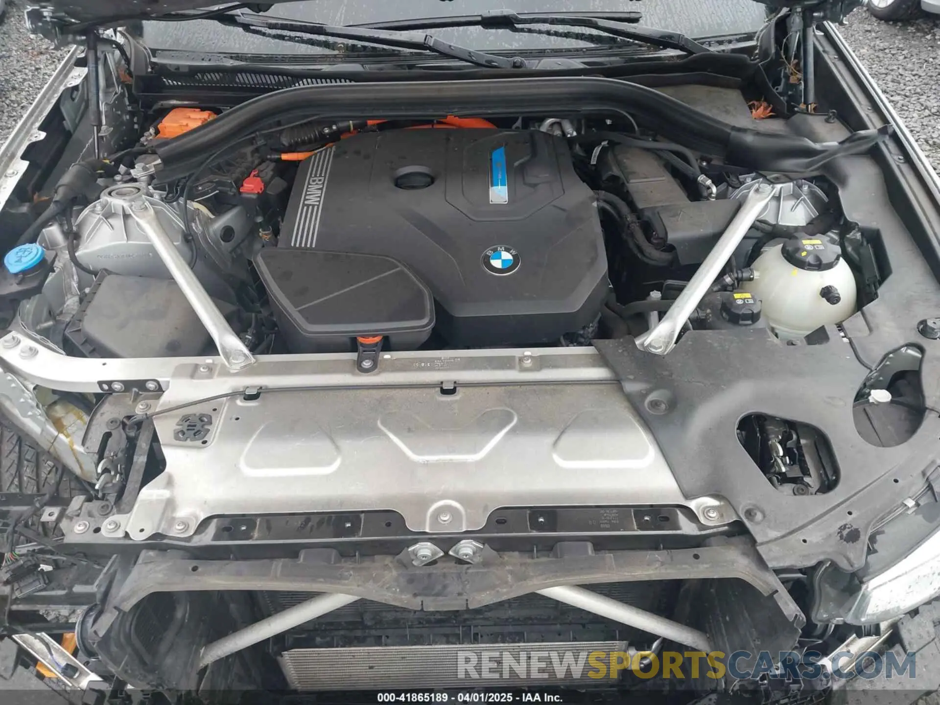10 Photograph of a damaged car 5UXTS1C05M9F20190 BMW X3 PHEV 2021