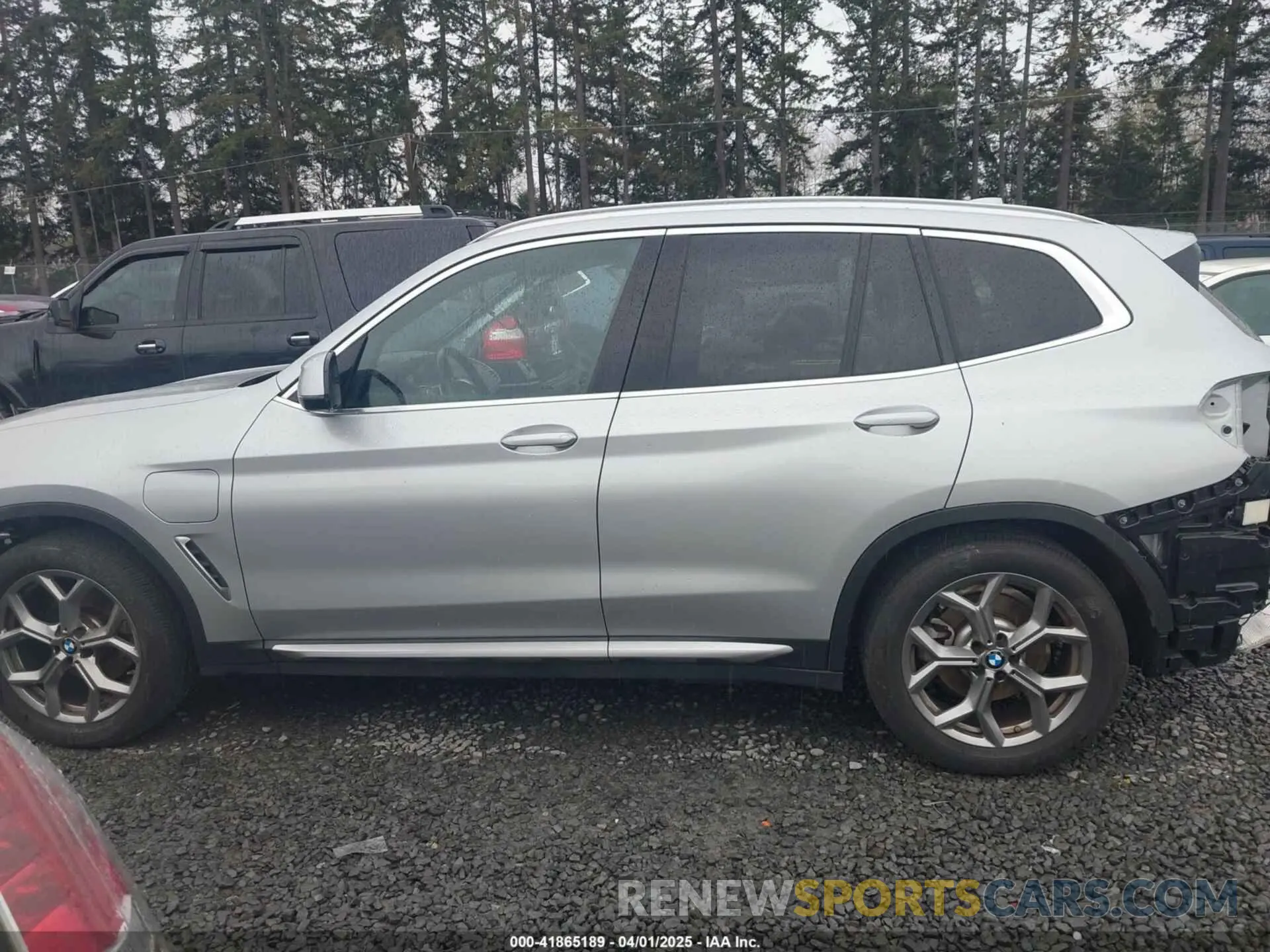 15 Photograph of a damaged car 5UXTS1C05M9F20190 BMW X3 PHEV 2021