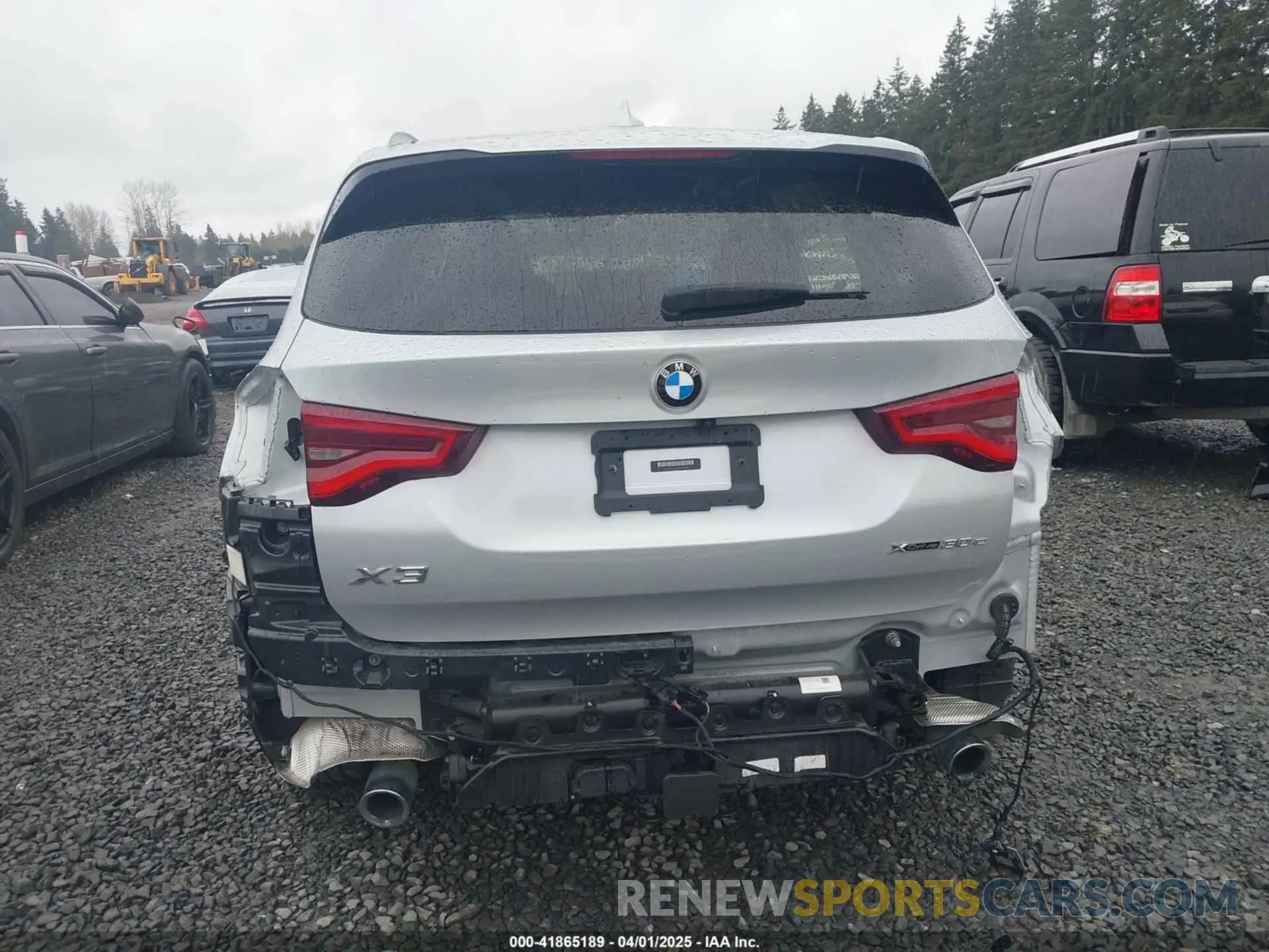 17 Photograph of a damaged car 5UXTS1C05M9F20190 BMW X3 PHEV 2021