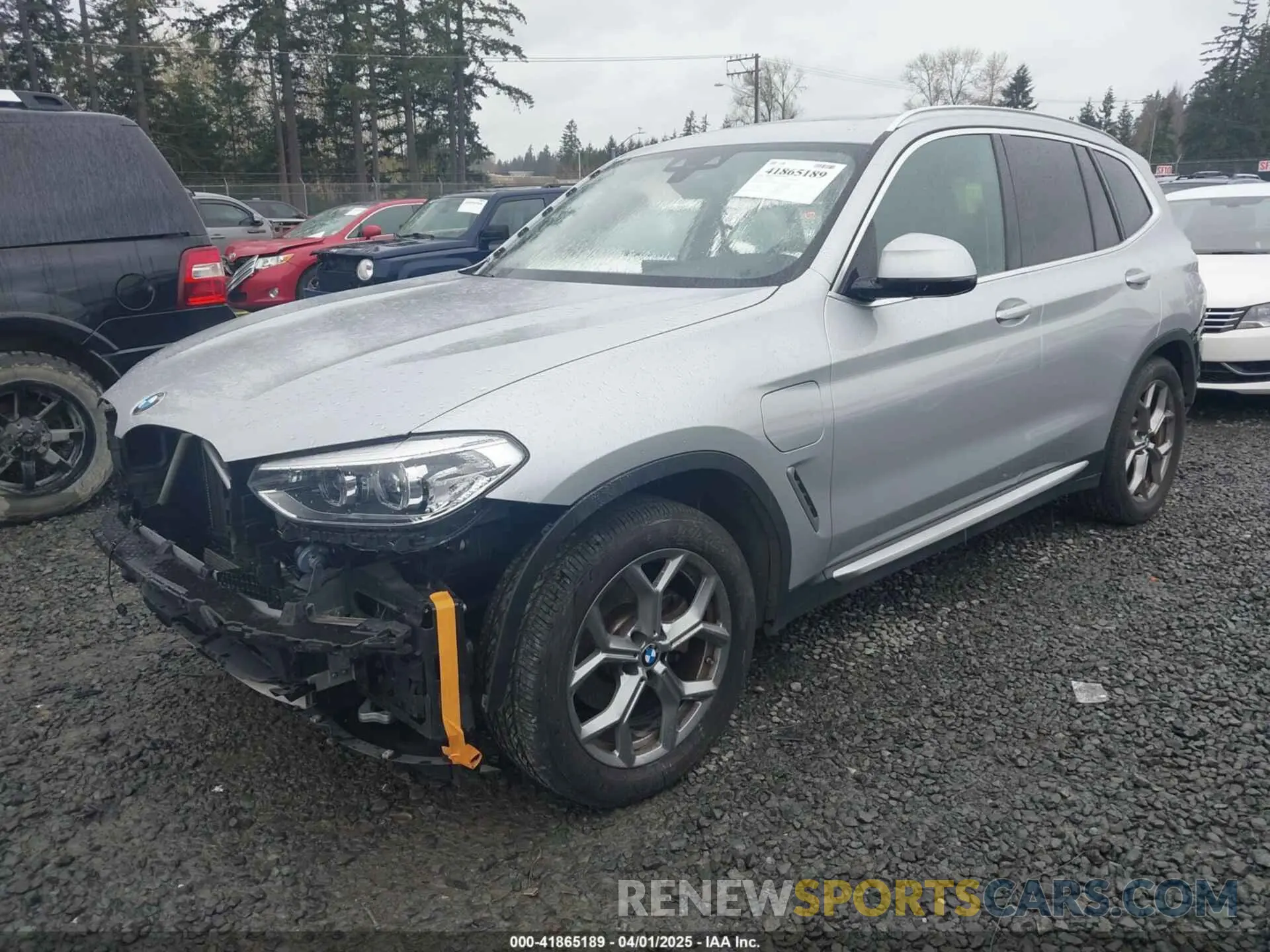 2 Photograph of a damaged car 5UXTS1C05M9F20190 BMW X3 PHEV 2021