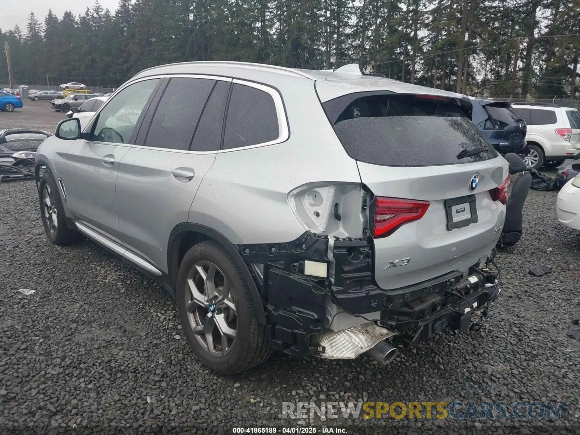 3 Photograph of a damaged car 5UXTS1C05M9F20190 BMW X3 PHEV 2021