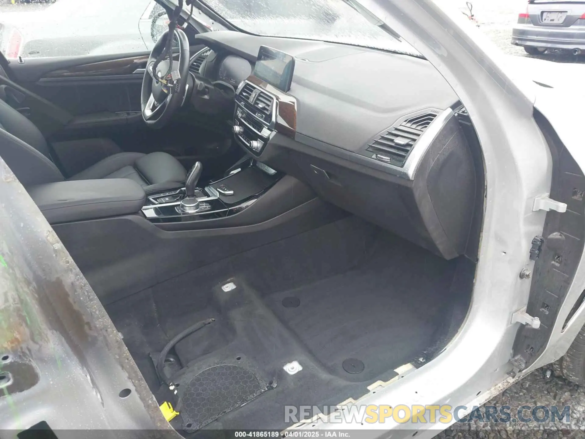 5 Photograph of a damaged car 5UXTS1C05M9F20190 BMW X3 PHEV 2021