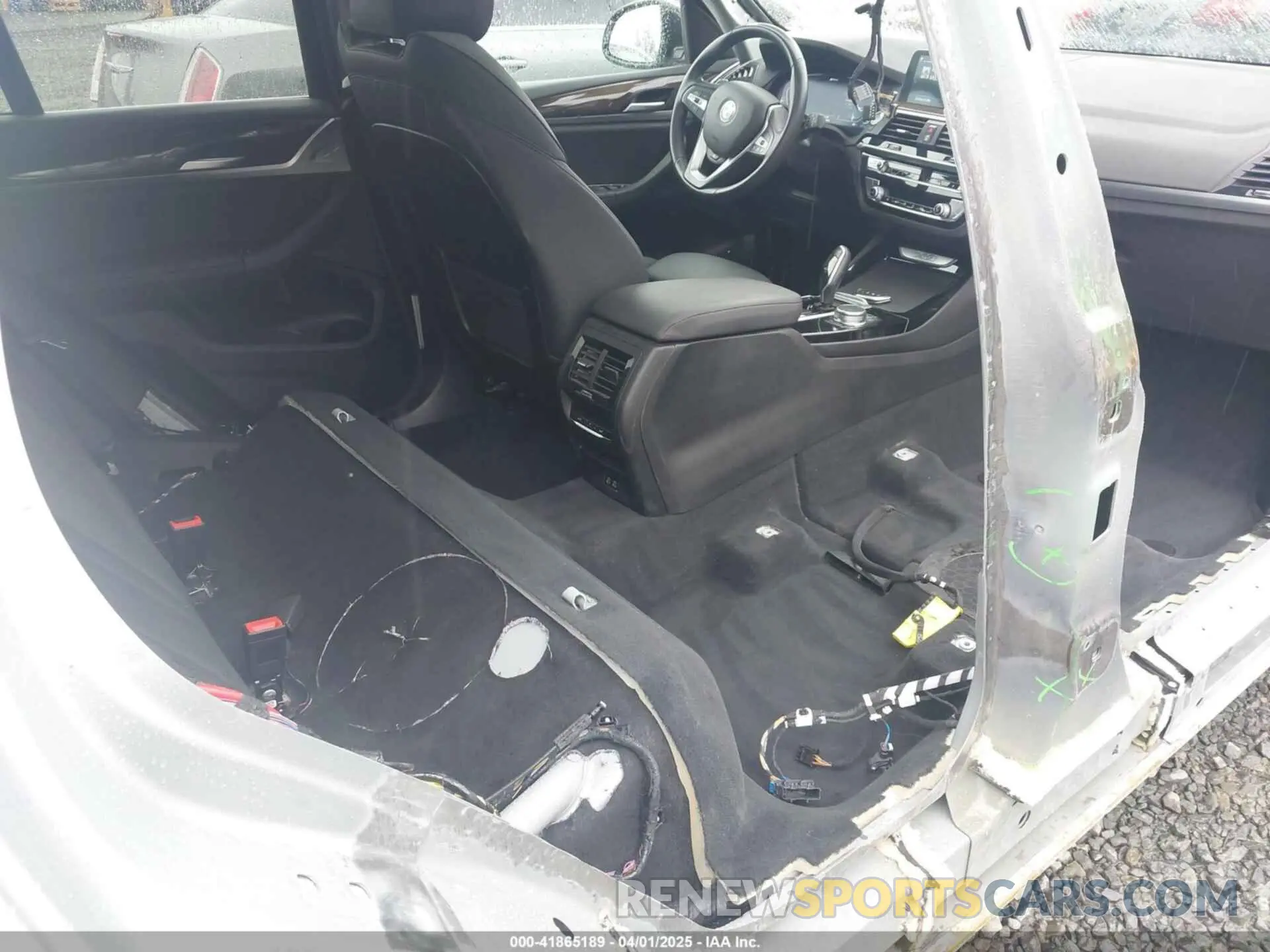 8 Photograph of a damaged car 5UXTS1C05M9F20190 BMW X3 PHEV 2021